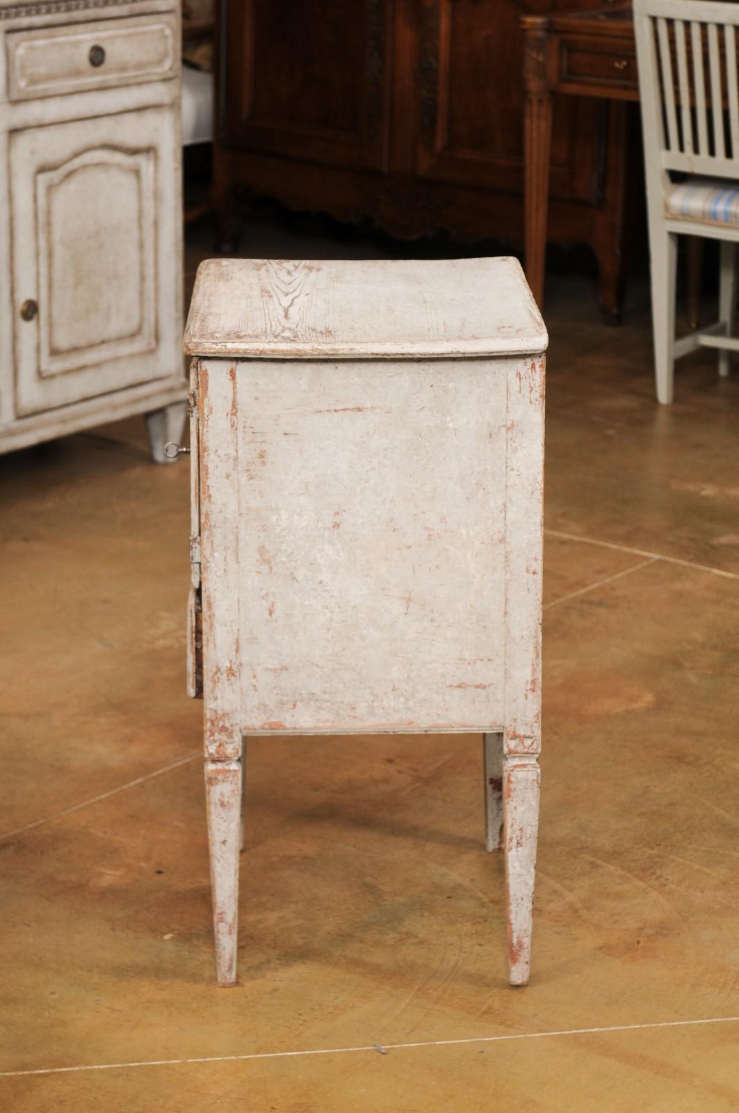 Swedish 1790s Gustavian Period Painted Wood Nightstand with Distressed Patina 7