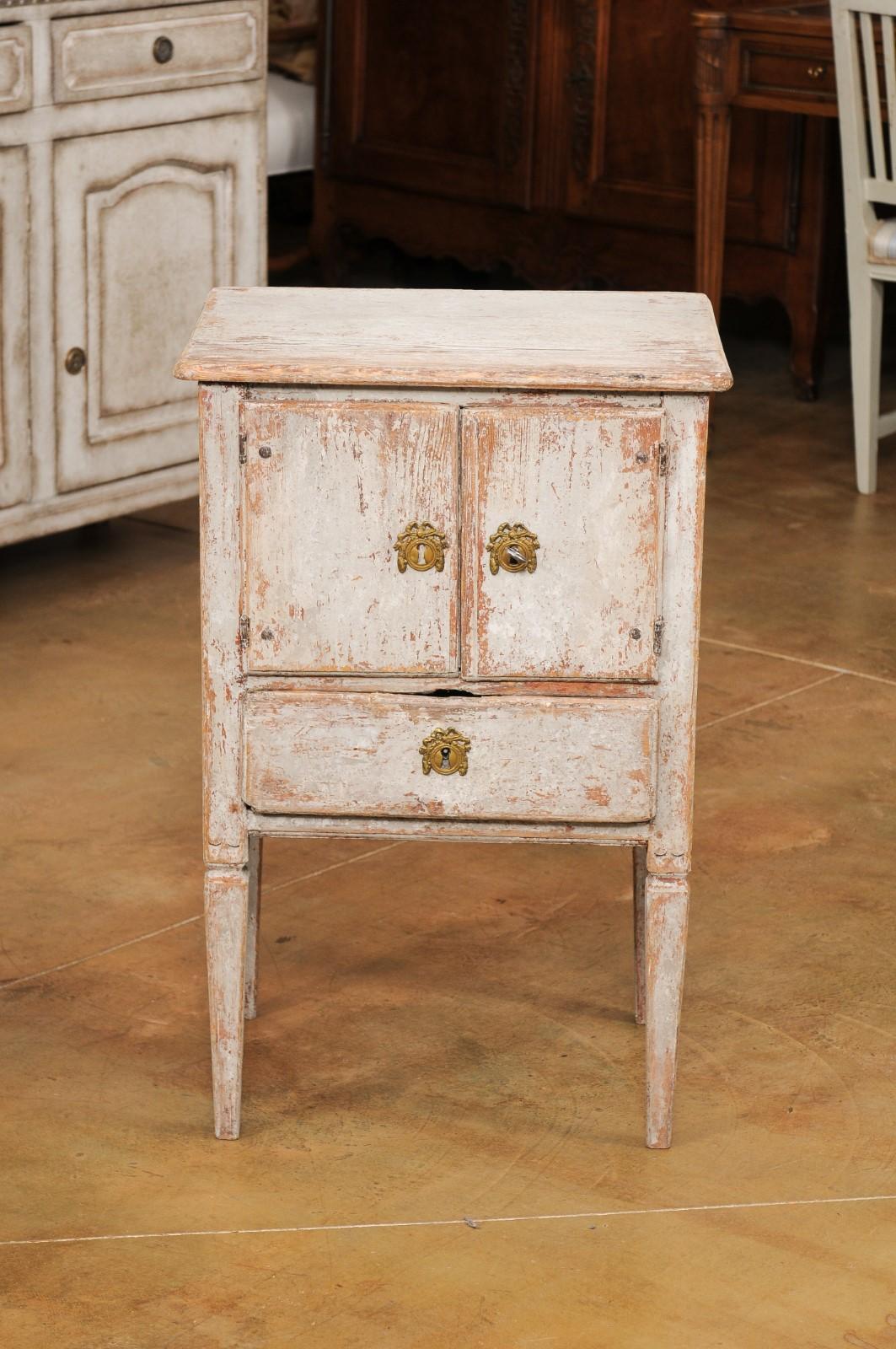 Swedish 1790s Gustavian Period Painted Wood Nightstand with Distressed Patina 8
