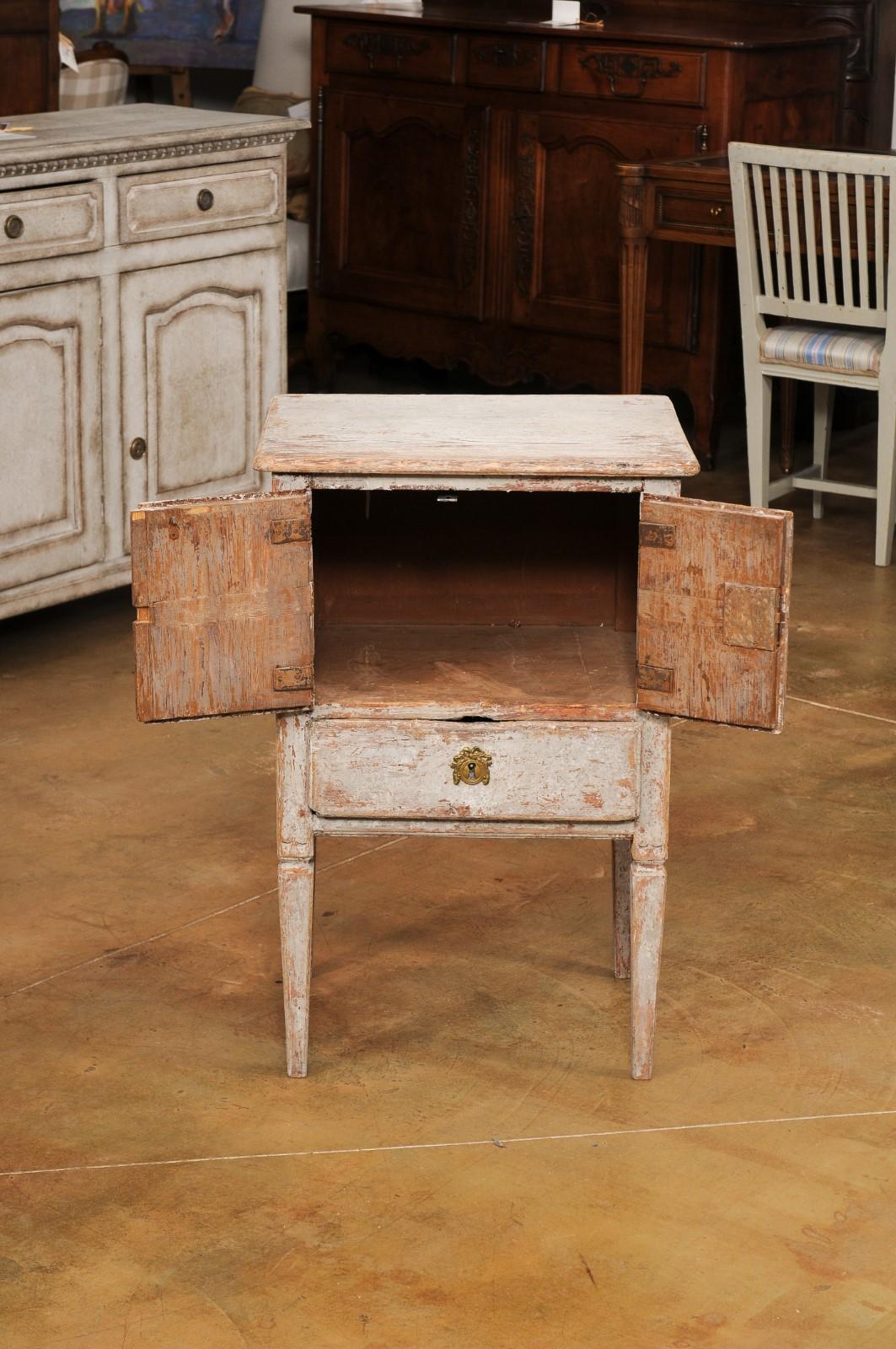 Swedish 1790s Gustavian Period Painted Wood Nightstand with Distressed Patina 9