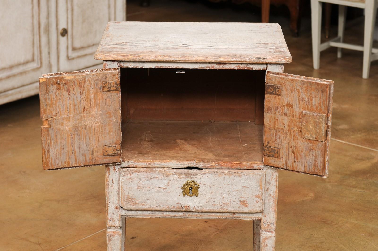 Swedish 1790s Gustavian Period Painted Wood Nightstand with Distressed Patina 10