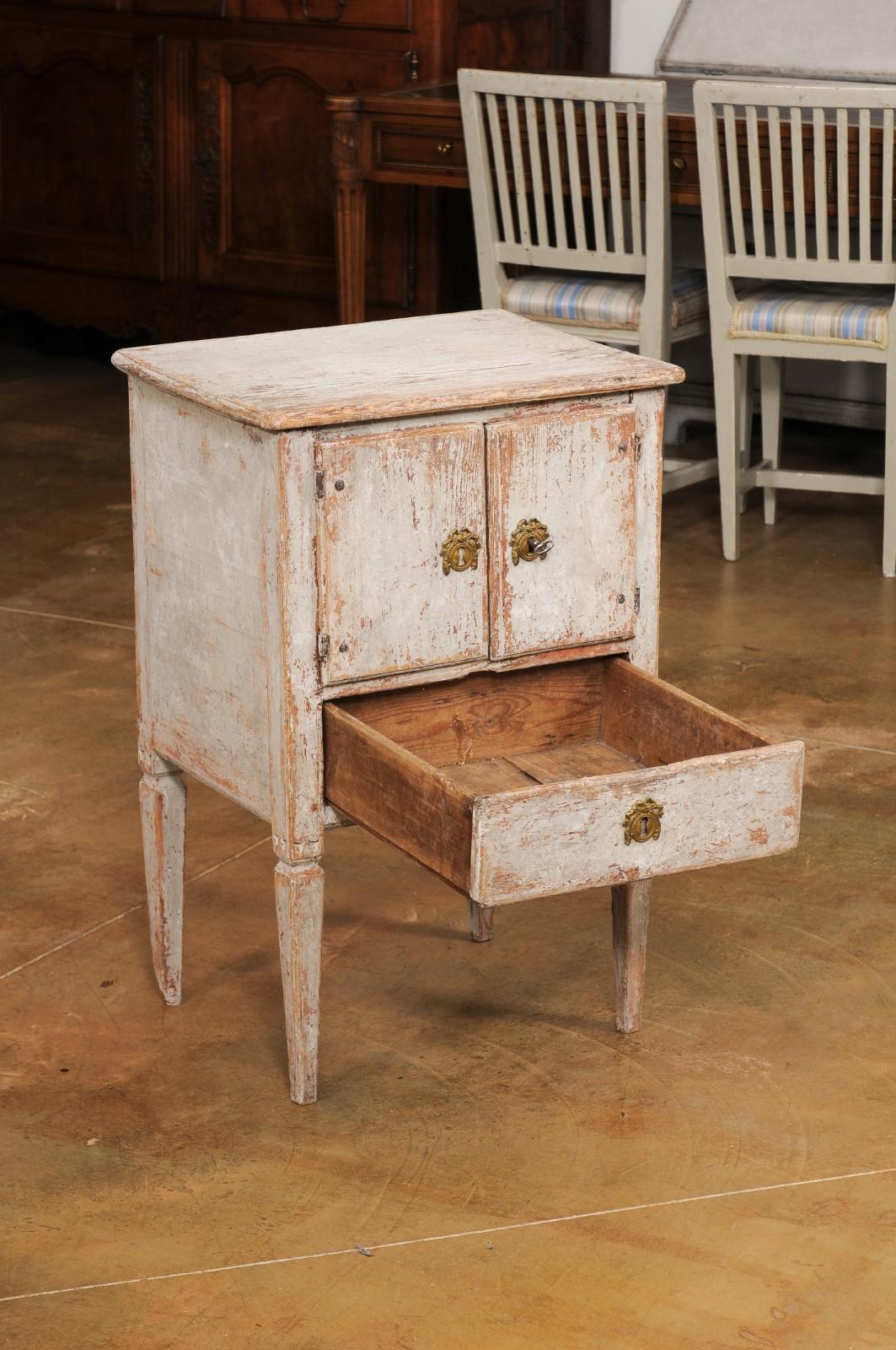 Swedish 1790s Gustavian Period Painted Wood Nightstand with Distressed Patina 1