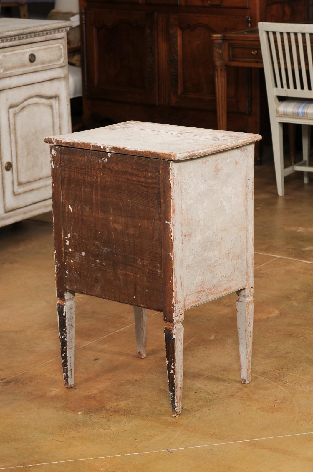 Swedish 1790s Gustavian Period Painted Wood Nightstand with Distressed Patina 3