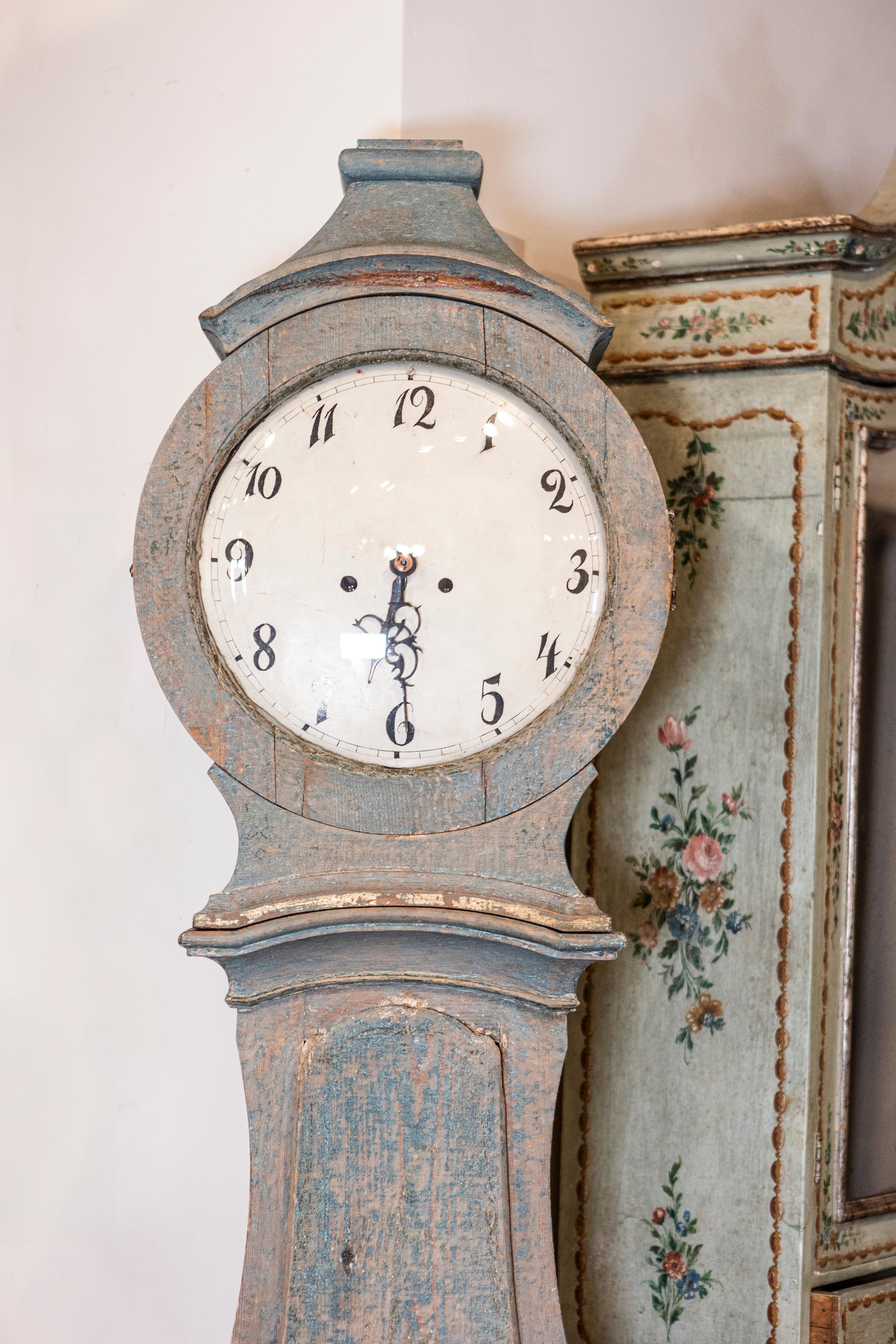 Painted Swedish 1790s Long Case Mora Clock with Blue Gray Paint and Carved Crest For Sale