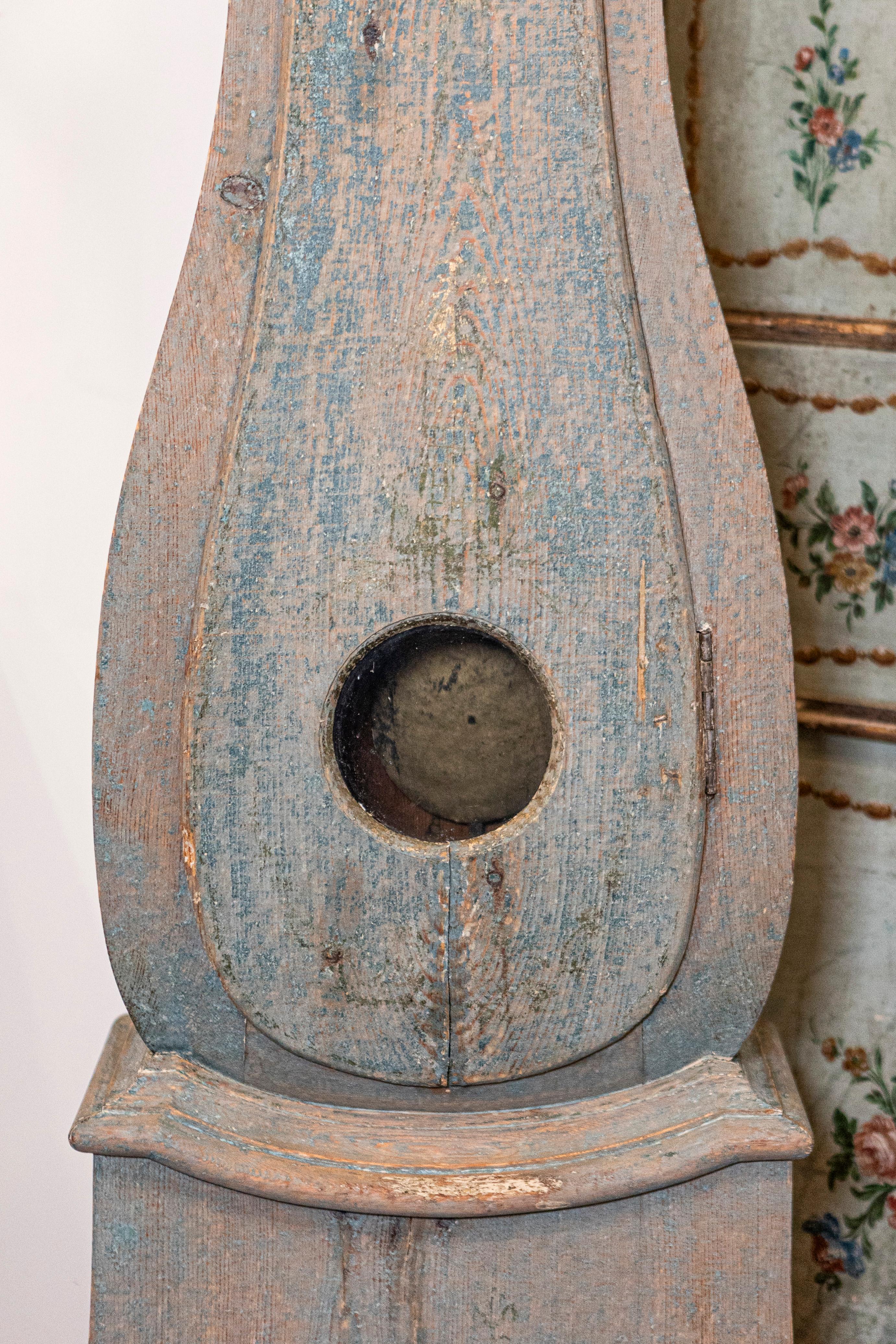 Swedish 1790s Long Case Mora Clock with Blue Gray Paint and Carved Crest In Good Condition For Sale In Atlanta, GA
