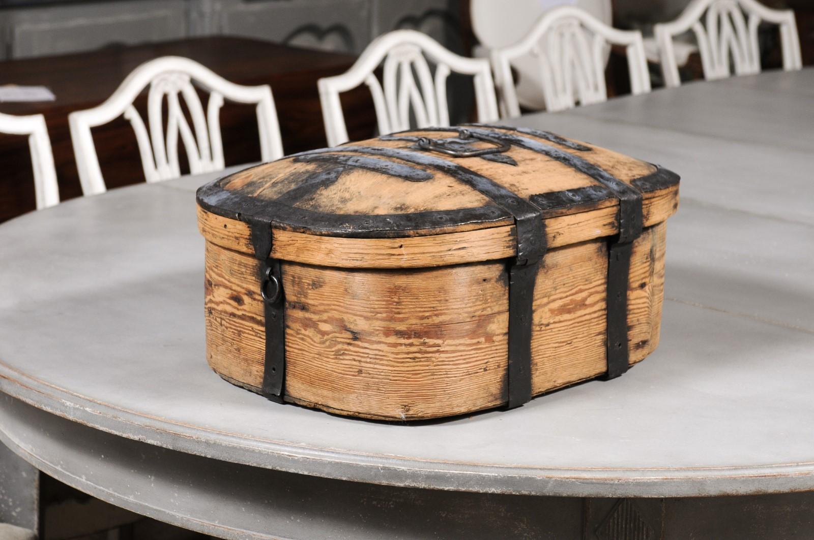 Swedish 1790s Rustic Oval Top Wooden Box with Iron Accents and Distressed Patina For Sale 7