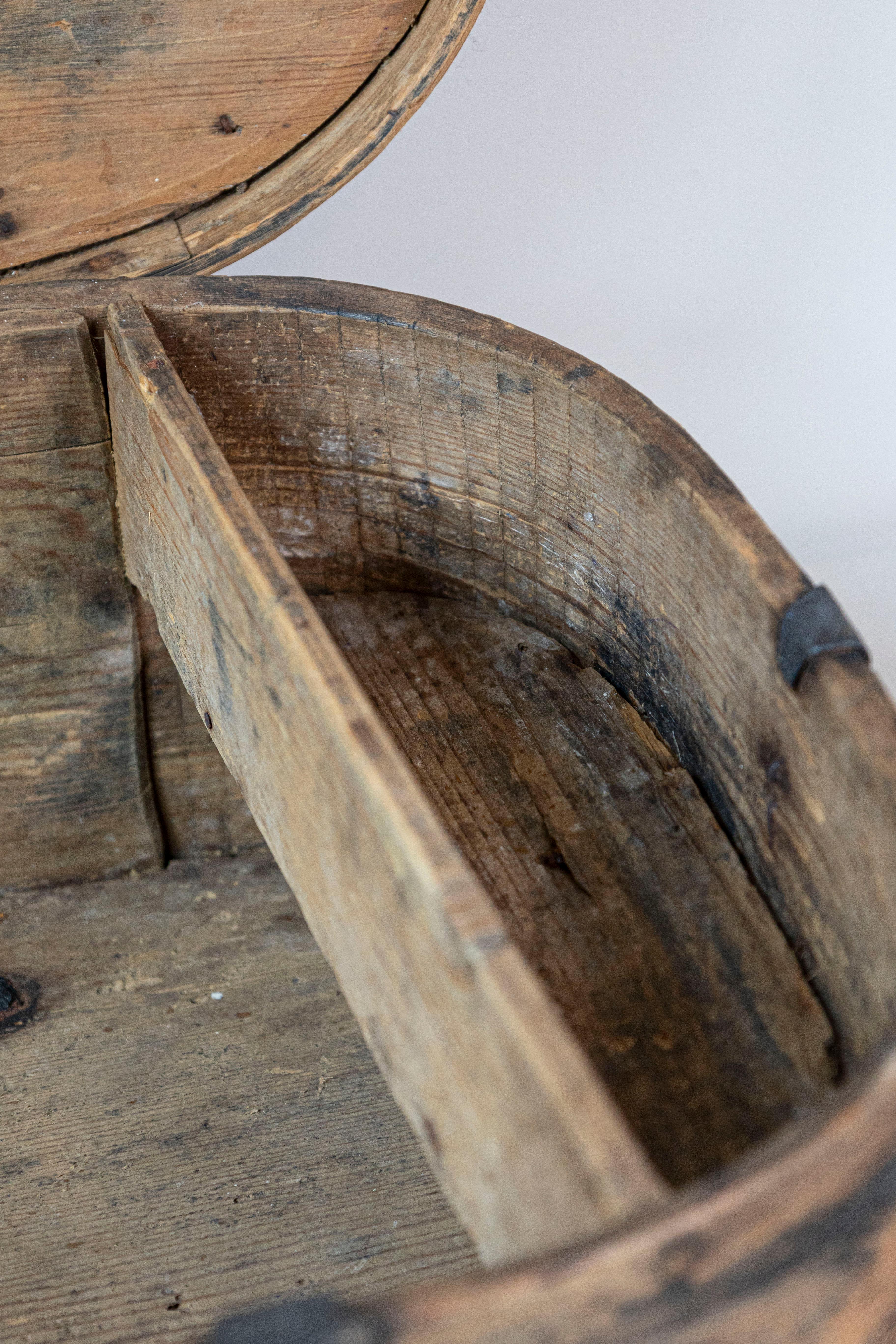 Swedish 1790s Rustic Oval Top Wooden Box with Iron Accents and Distressed Patina For Sale 7