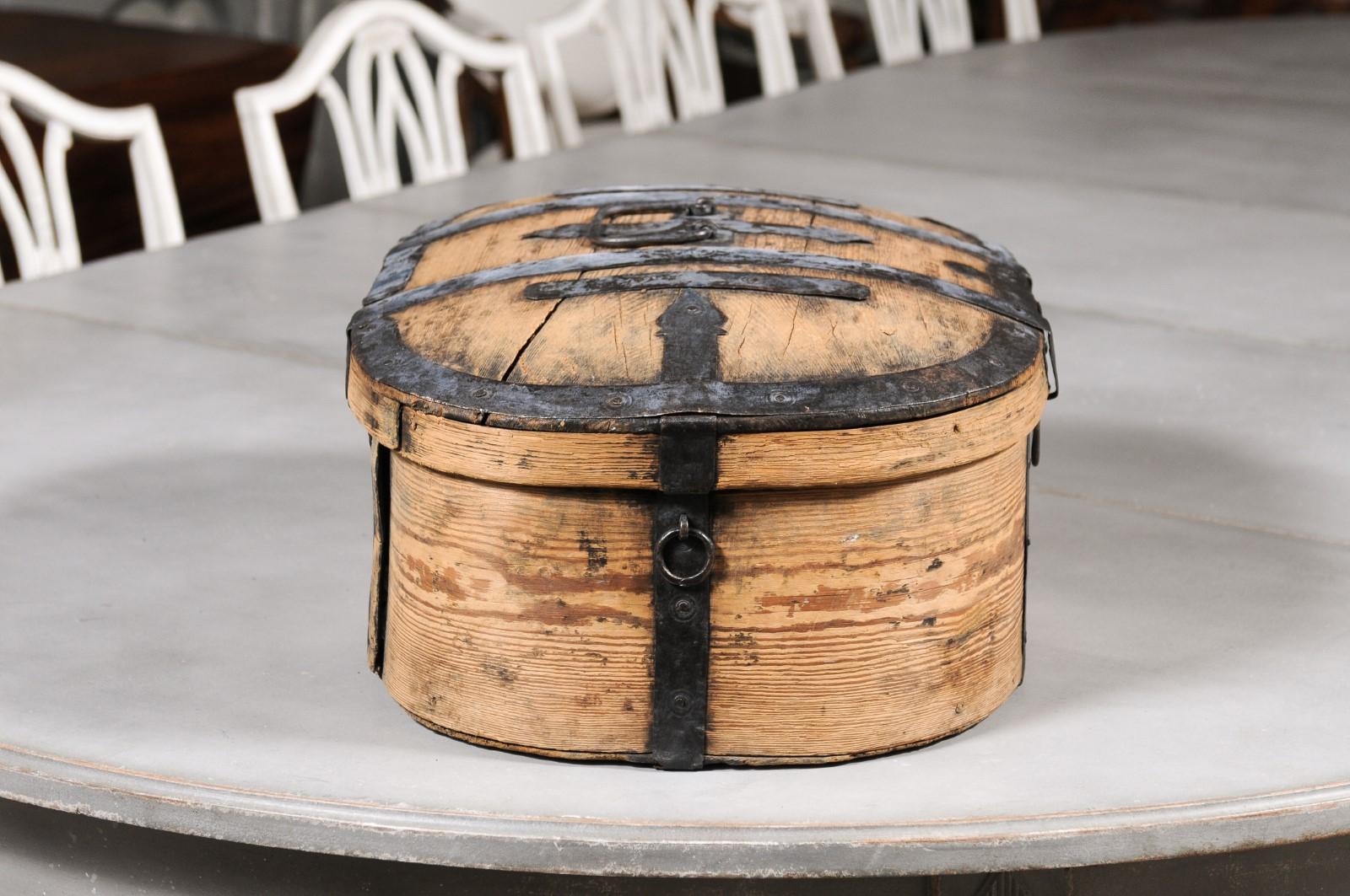 Swedish 1790s Rustic Oval Top Wooden Box with Iron Accents and Distressed Patina For Sale 4
