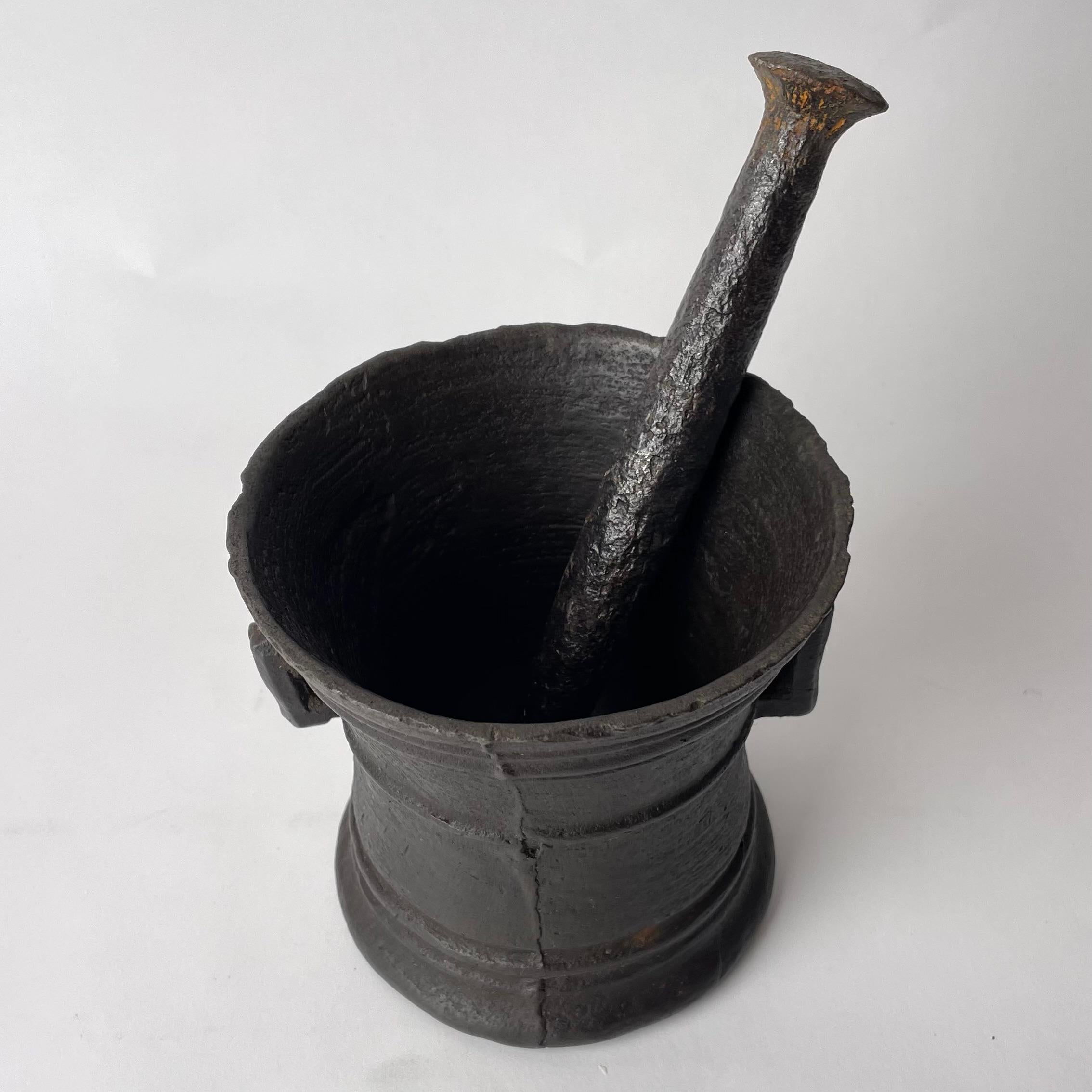 Baroque Swedish 17th Century Mortar with Pestle in cast iron with wonderful patina For Sale