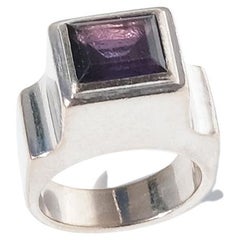 Schwedischer Ring aus 18 Karat Weißgold mit geschliffenem Amethyst. Hergestellt 1993 von Sigurd Persson.