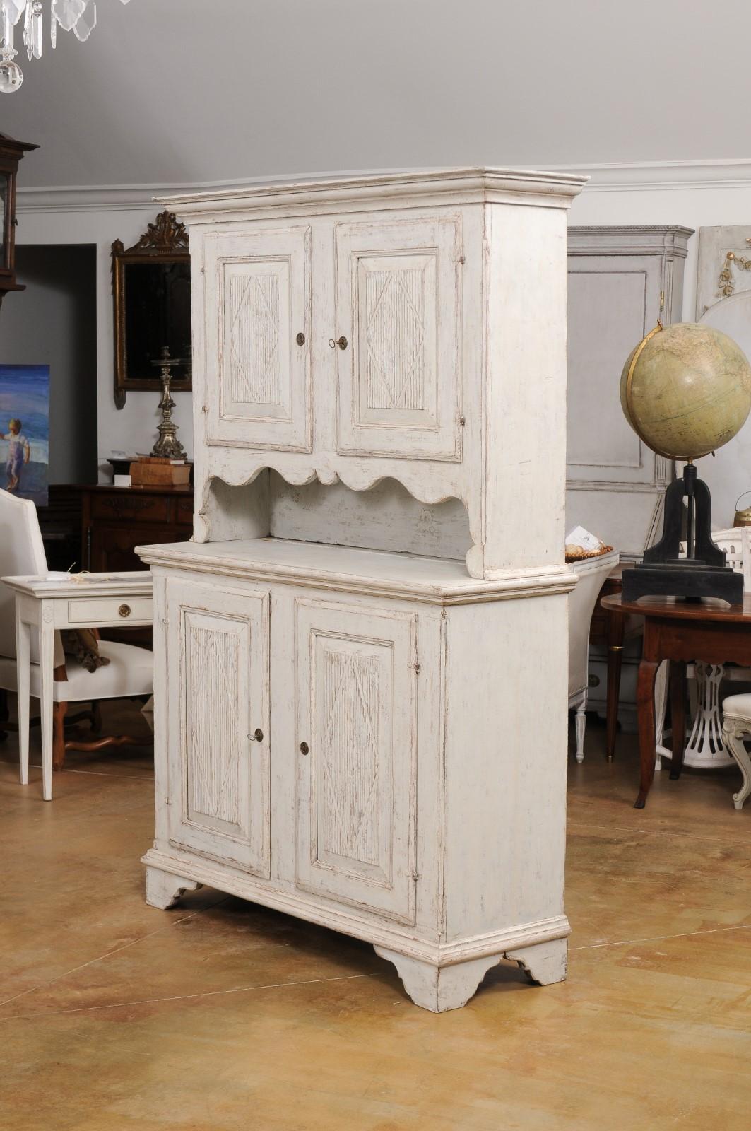 Swedish 1800s Gustavian Painted Two-Part Cabinet with Carved Diamond Motifs For Sale 5