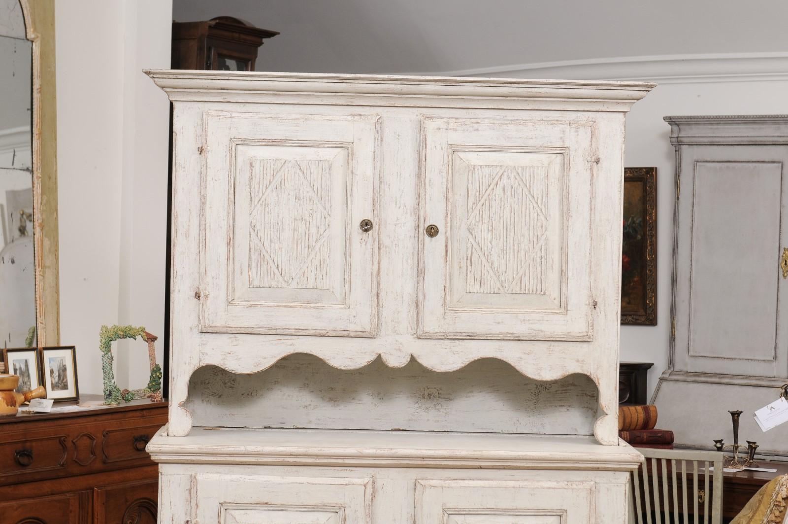 Swedish 1800s Gustavian Painted Two-Part Cabinet with Carved Diamond Motifs For Sale 7