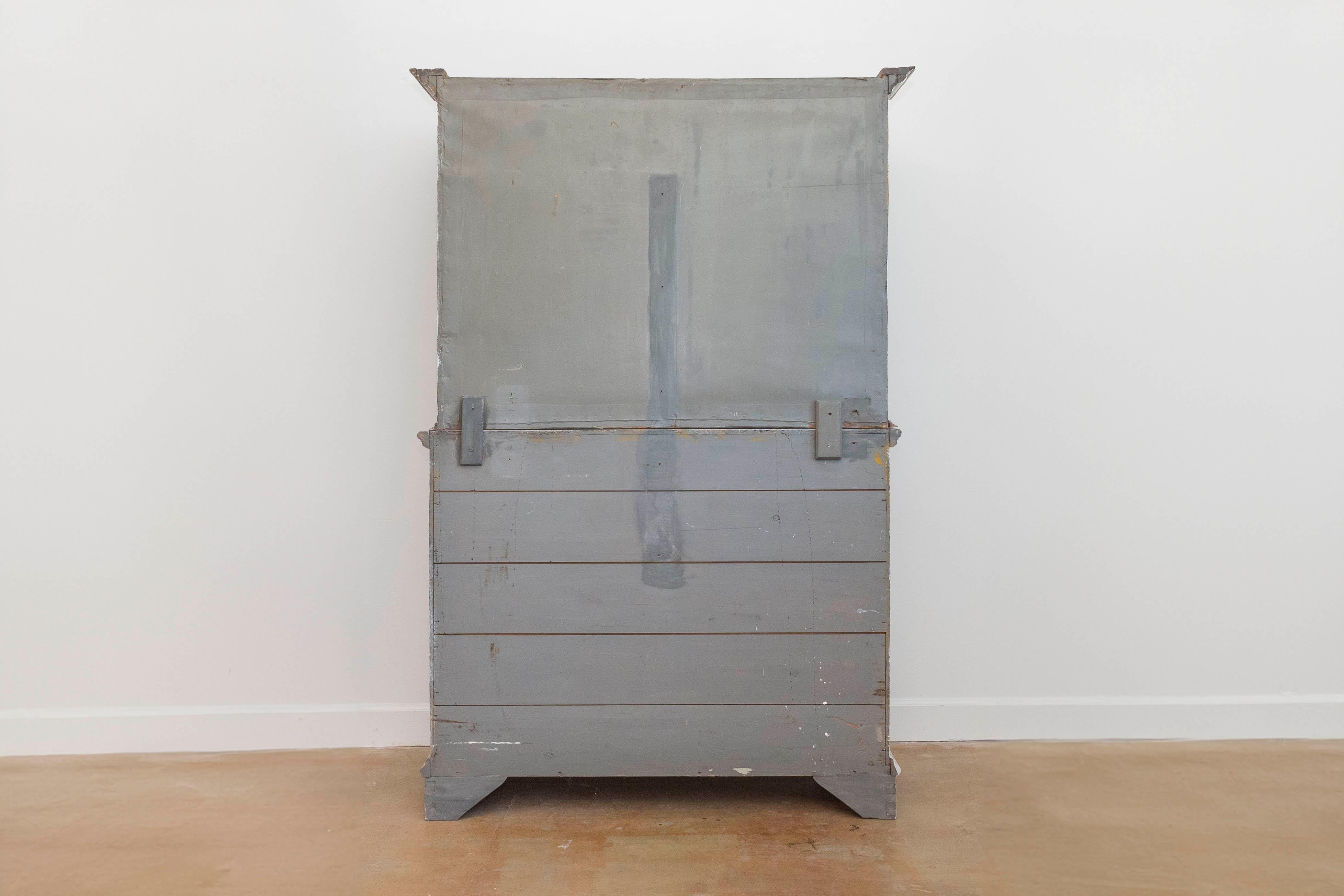 Swedish 1800s Gustavian Painted Two-Part Cabinet with Carved Diamond Motifs For Sale 3