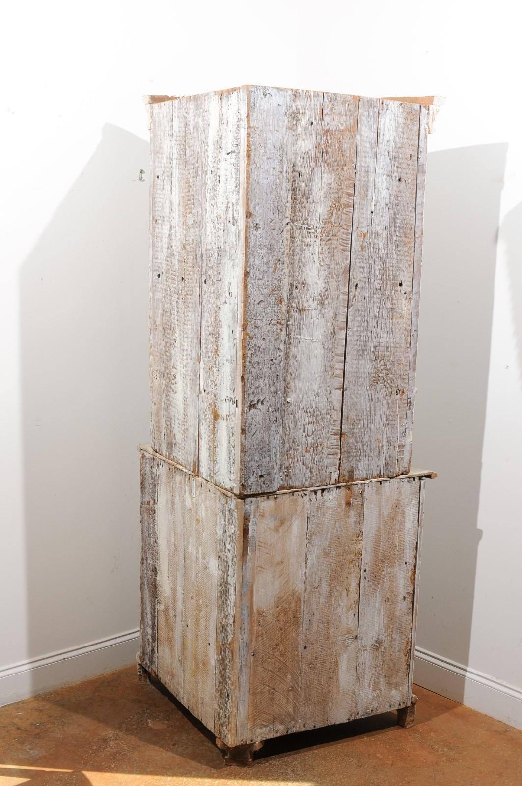Swedish 1800s Gustavian Period Corner Cabinet with Glass Doors and Reeded Motifs 2
