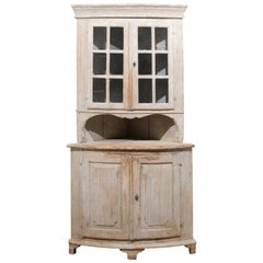 Swedish 1800s Gustavian Period Corner Cabinet with Glass Doors and Reeded Motifs