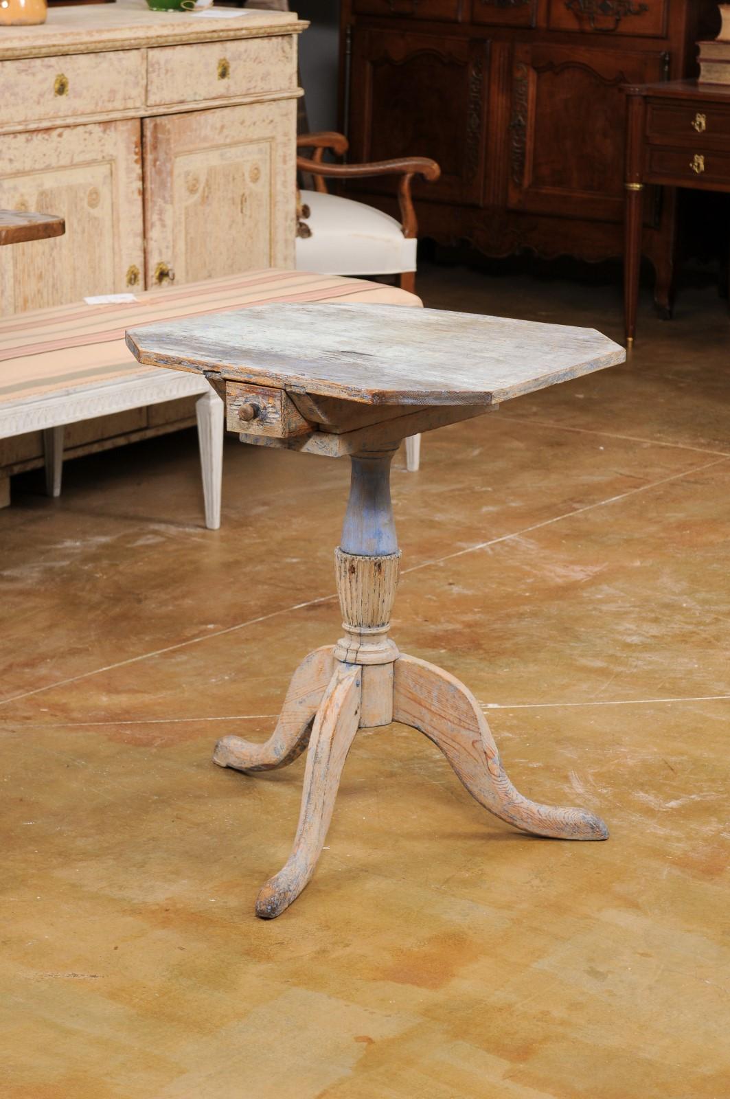 Swedish 1800s Gustavian Period Painted Guéridon Table with Distressed Patina 6