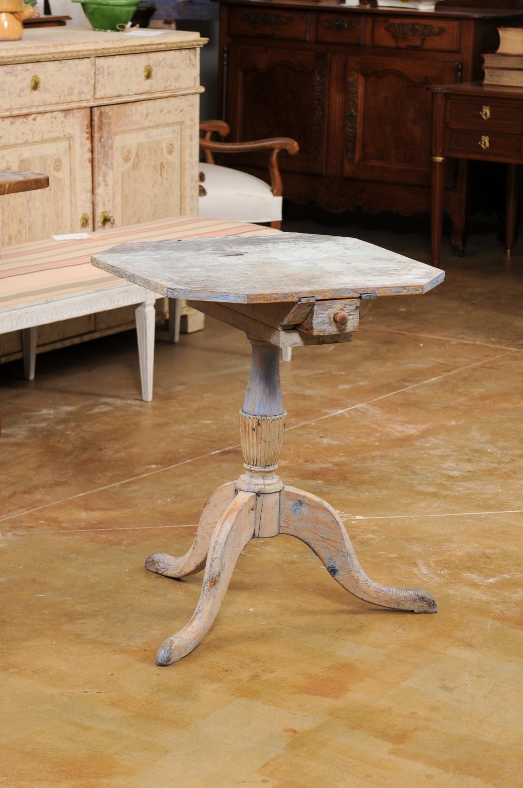 Swedish 1800s Gustavian Period Painted Guéridon Table with Distressed Patina In Good Condition In Atlanta, GA