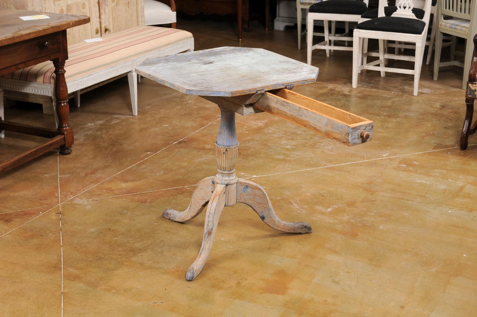 Swedish 1800s Gustavian Period Painted Guéridon Table with Distressed Patina 1