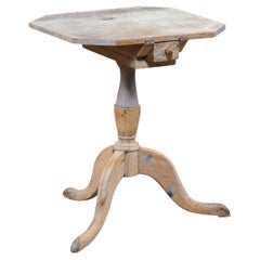 Swedish 1800s Gustavian Period Painted Guéridon Table with Distressed Patina