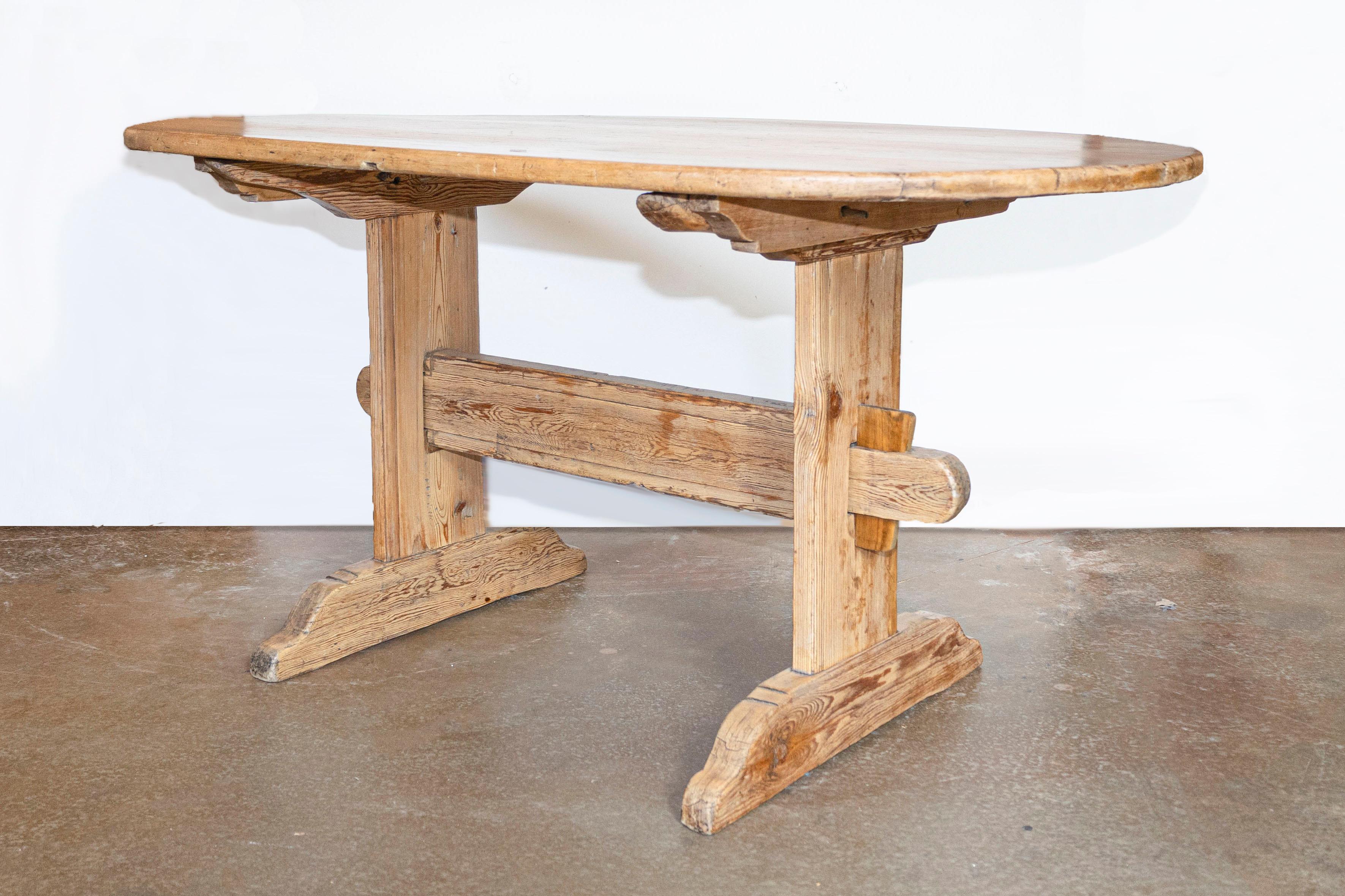 Swedish 1800s Gustavian Period Trestle Base Dining Room Table with Oval Top In Good Condition For Sale In Atlanta, GA