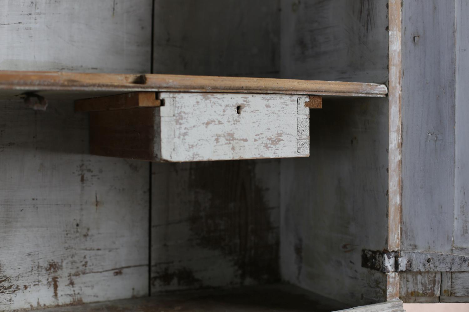 Swedish 1800s Gustavian White Painted Two-Part Cabinet For Sale 4
