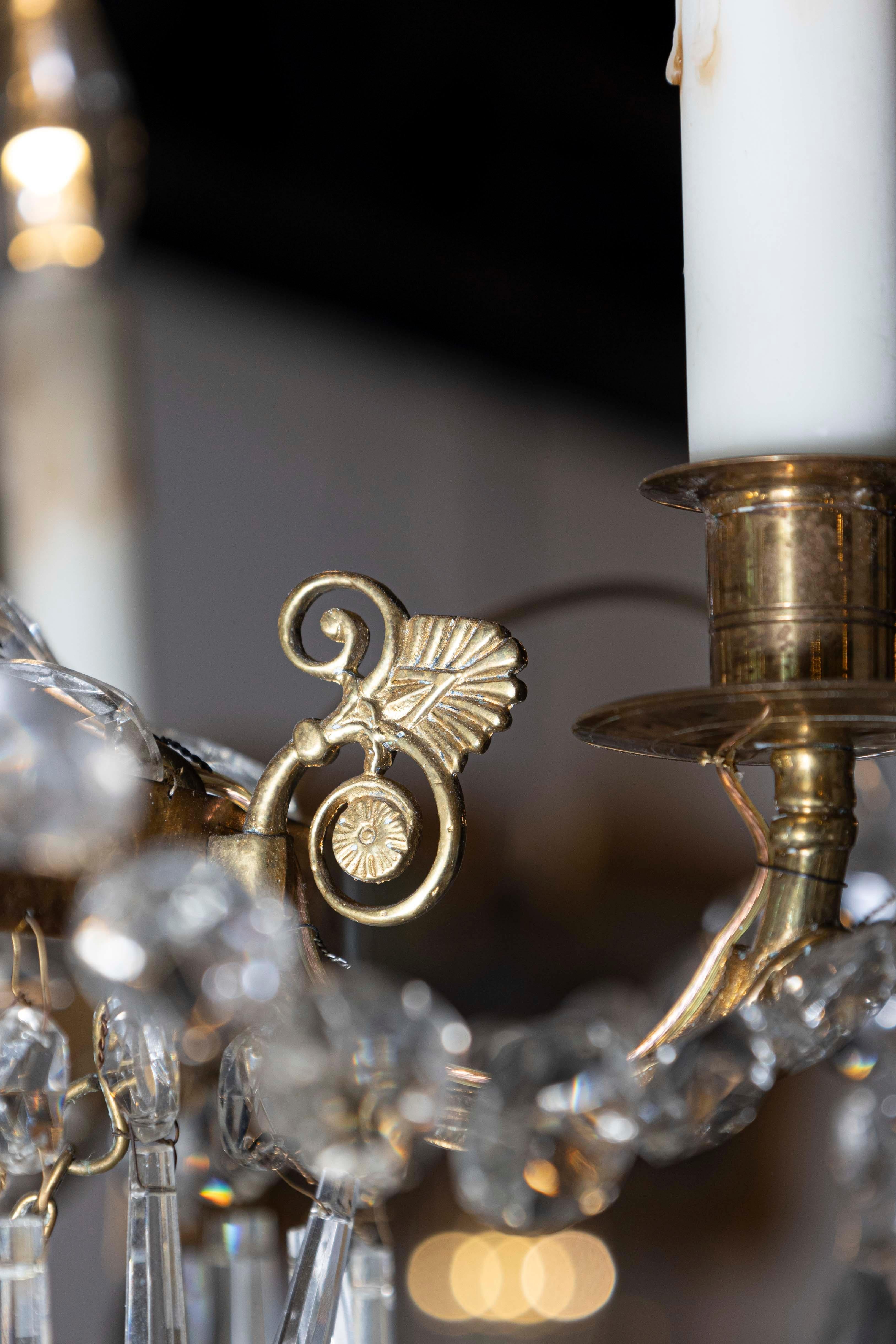 Lustre à cinq lumières en cristal et laiton de la période gustavienne suédoise des années 1810 en vente 3