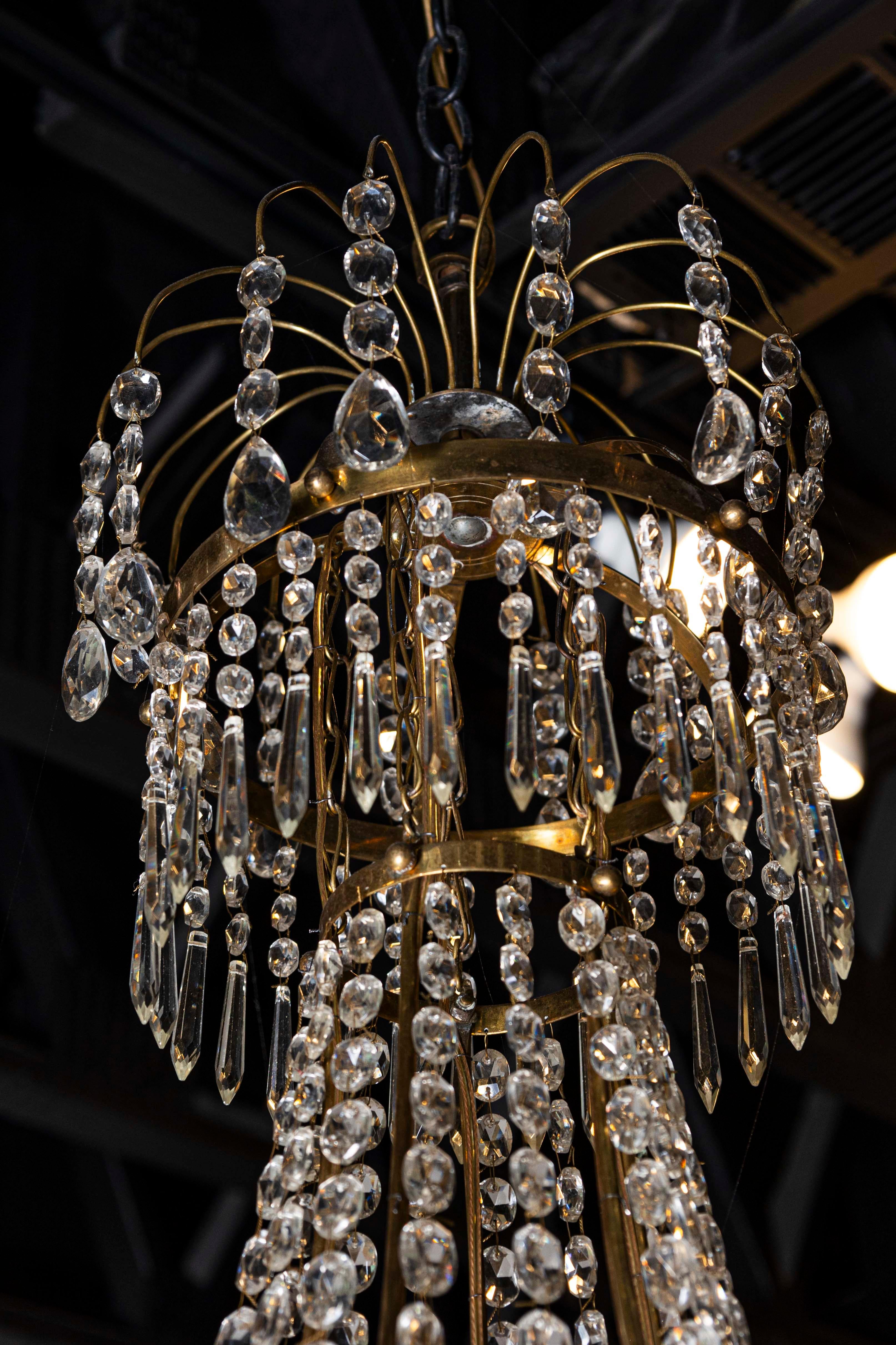 Lustre à cinq lumières en cristal et laiton de la période gustavienne suédoise des années 1810 en vente 4