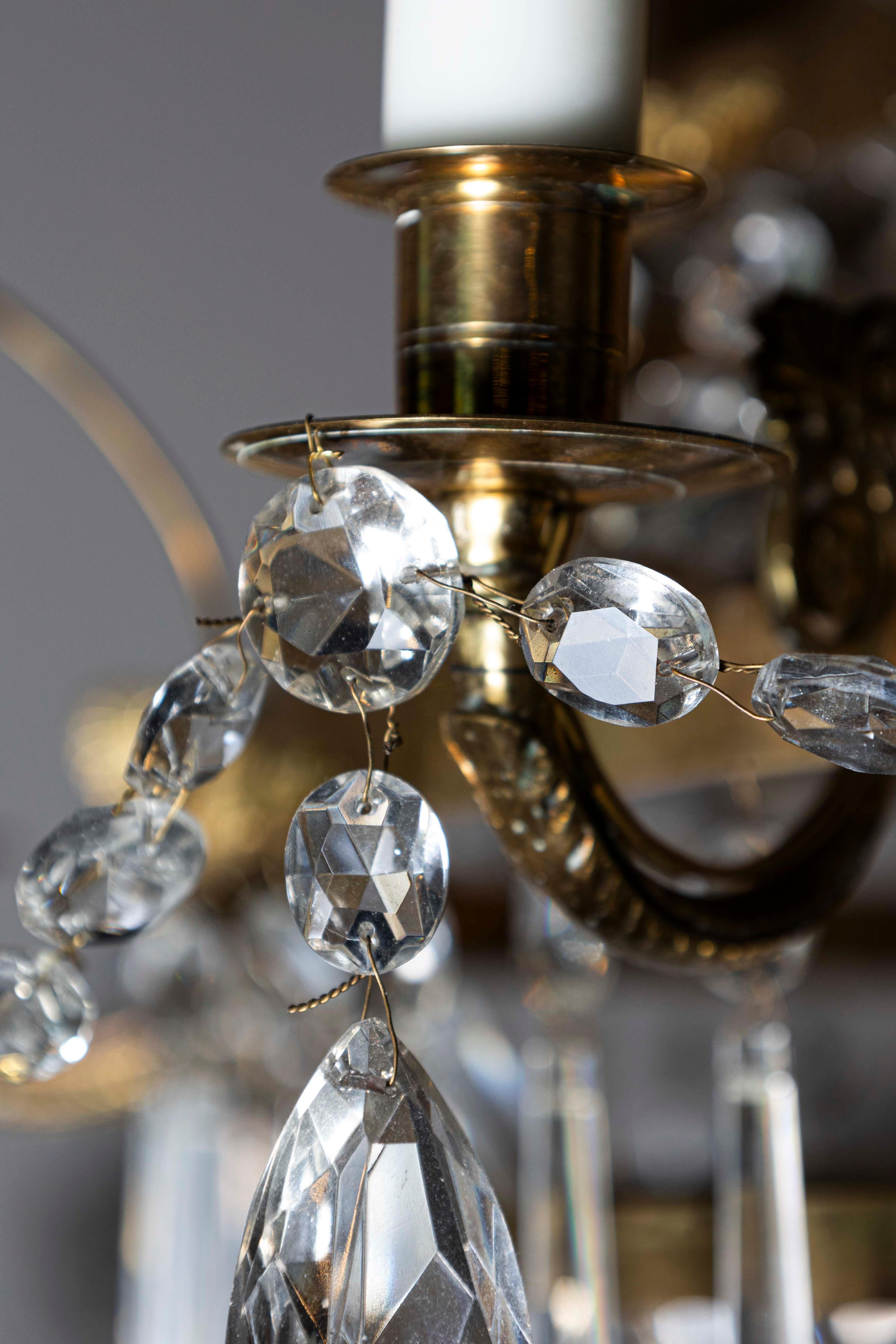Lustre à cinq lumières en cristal et laiton de la période gustavienne suédoise des années 1810 en vente 5