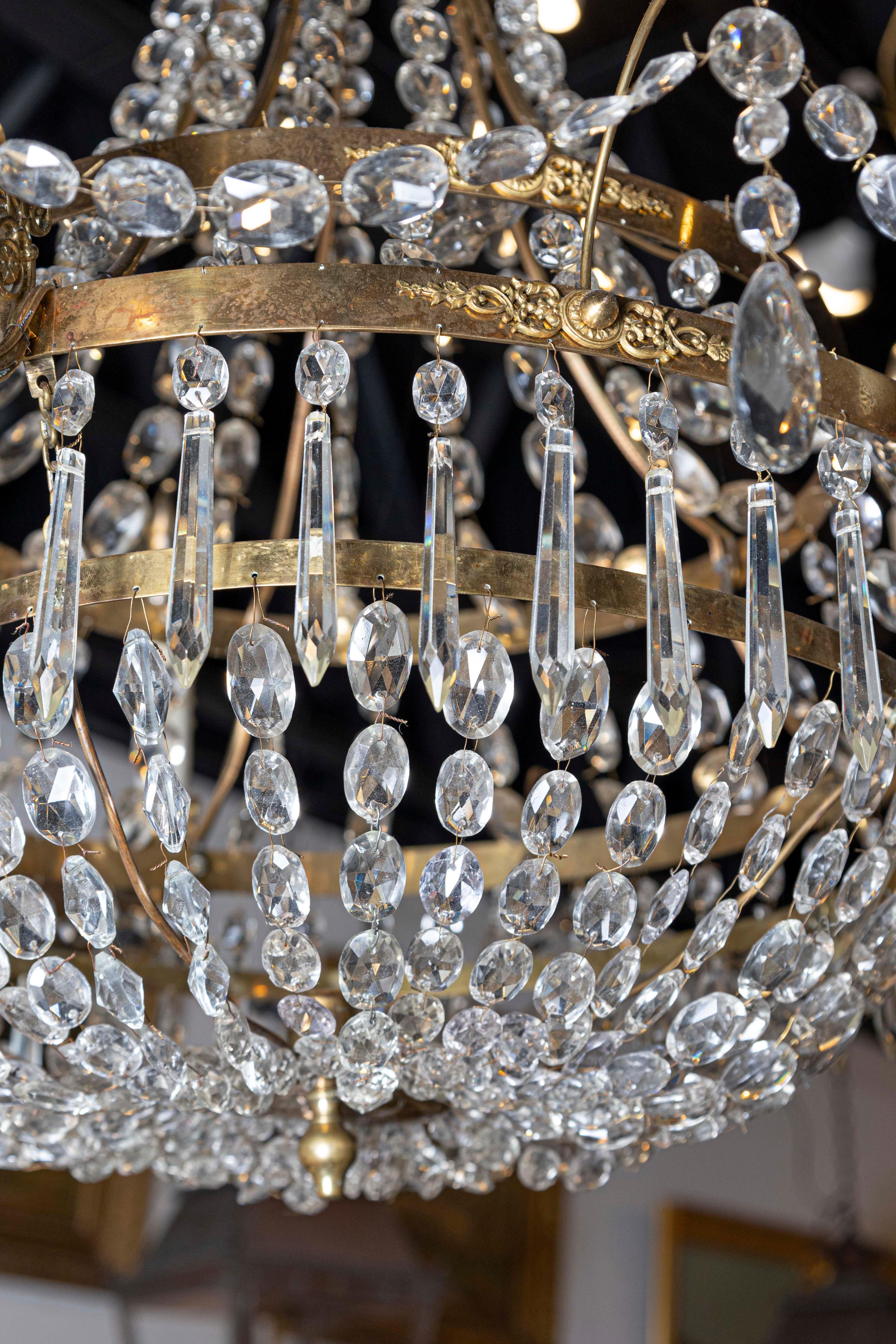 Lustre à cinq lumières en cristal et laiton de la période gustavienne suédoise des années 1810 en vente 6