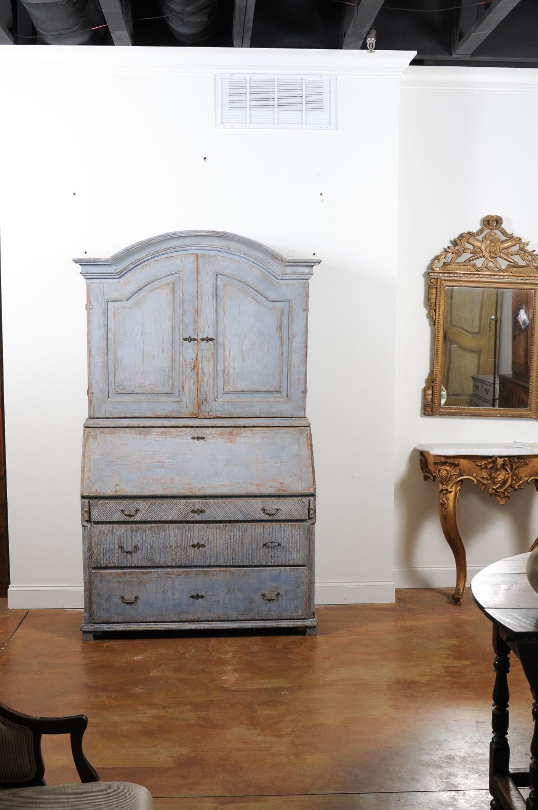 Swedish 1810s Late Gustavian Painted Two-Part Tall Secretaire with Bonnet Top In Good Condition In Atlanta, GA