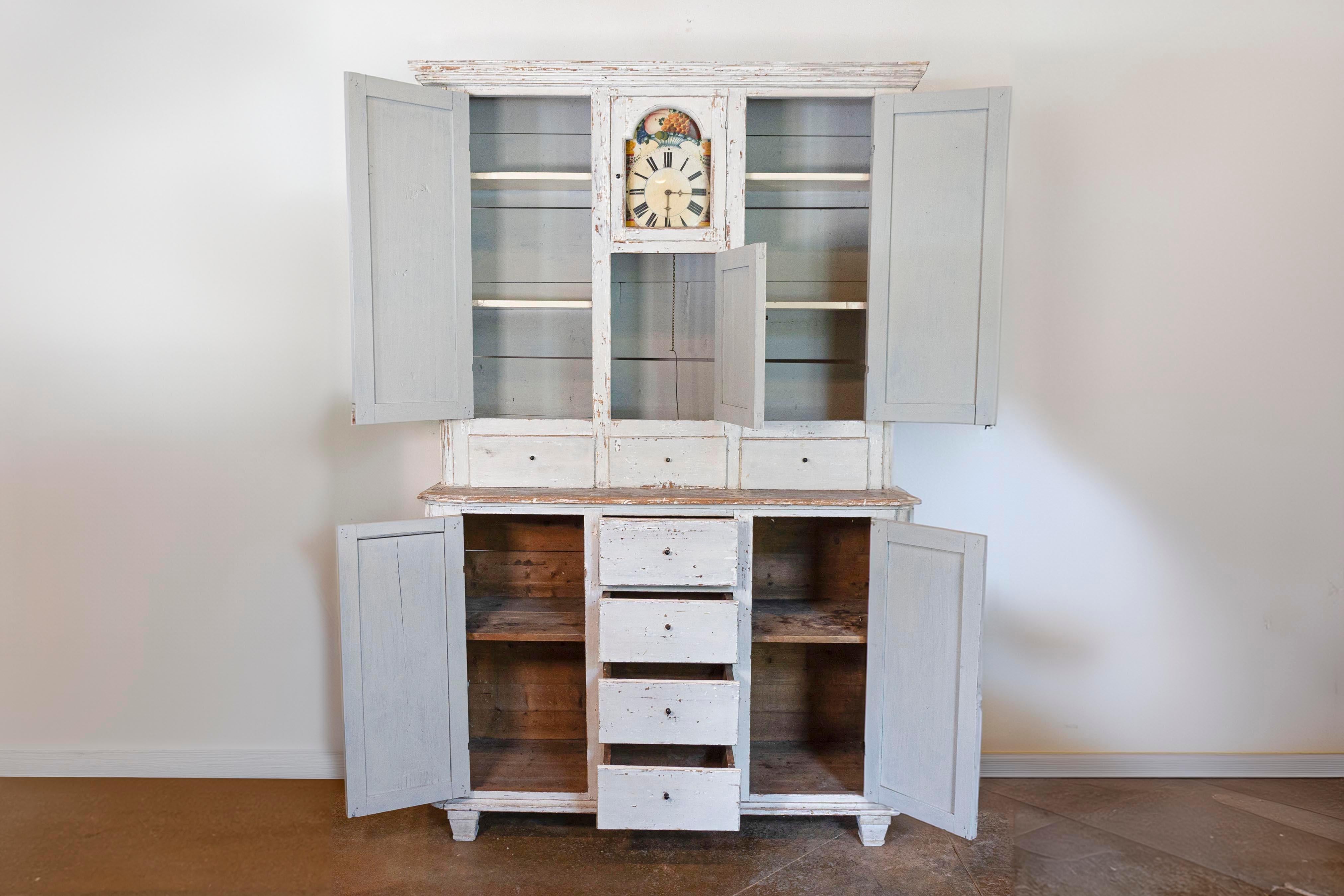 Dipinto Credenza svedese in legno dipinto del 1810 con ante e cassetti in vendita