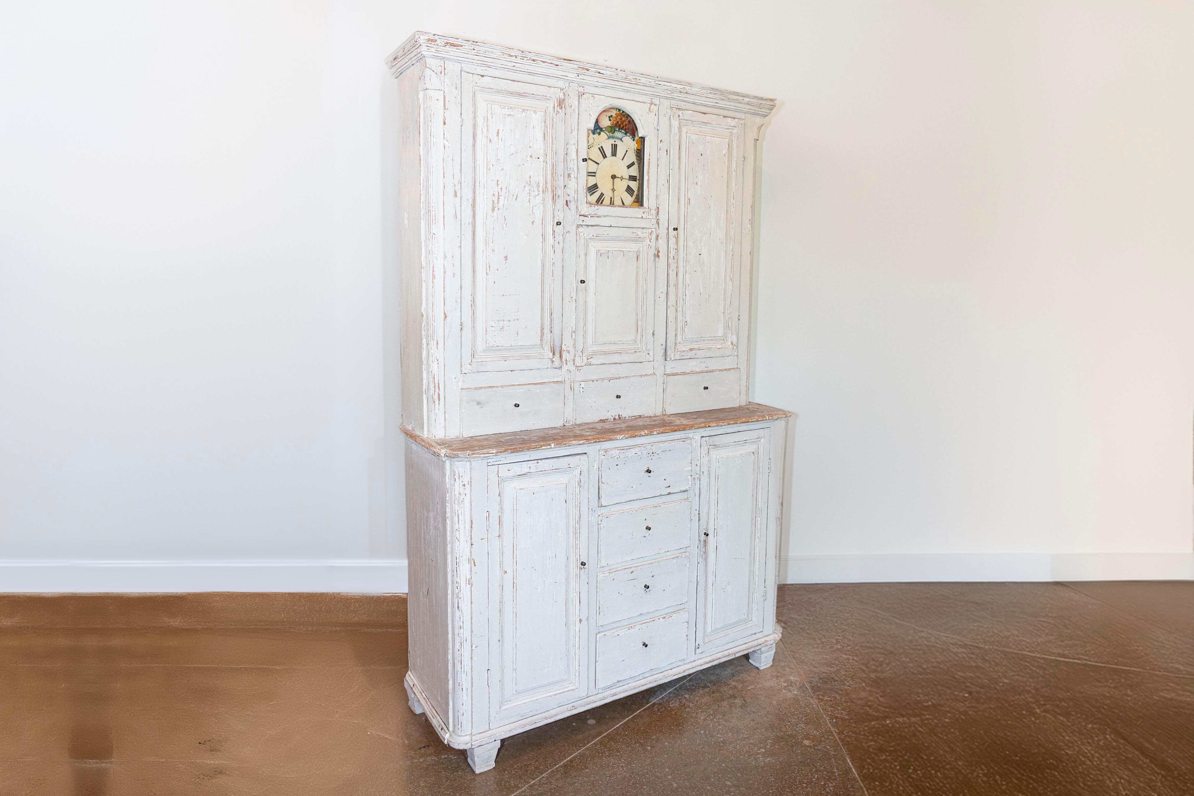 Credenza svedese in legno dipinto del 1810 con ante e cassetti In condizioni buone in vendita a Atlanta, GA