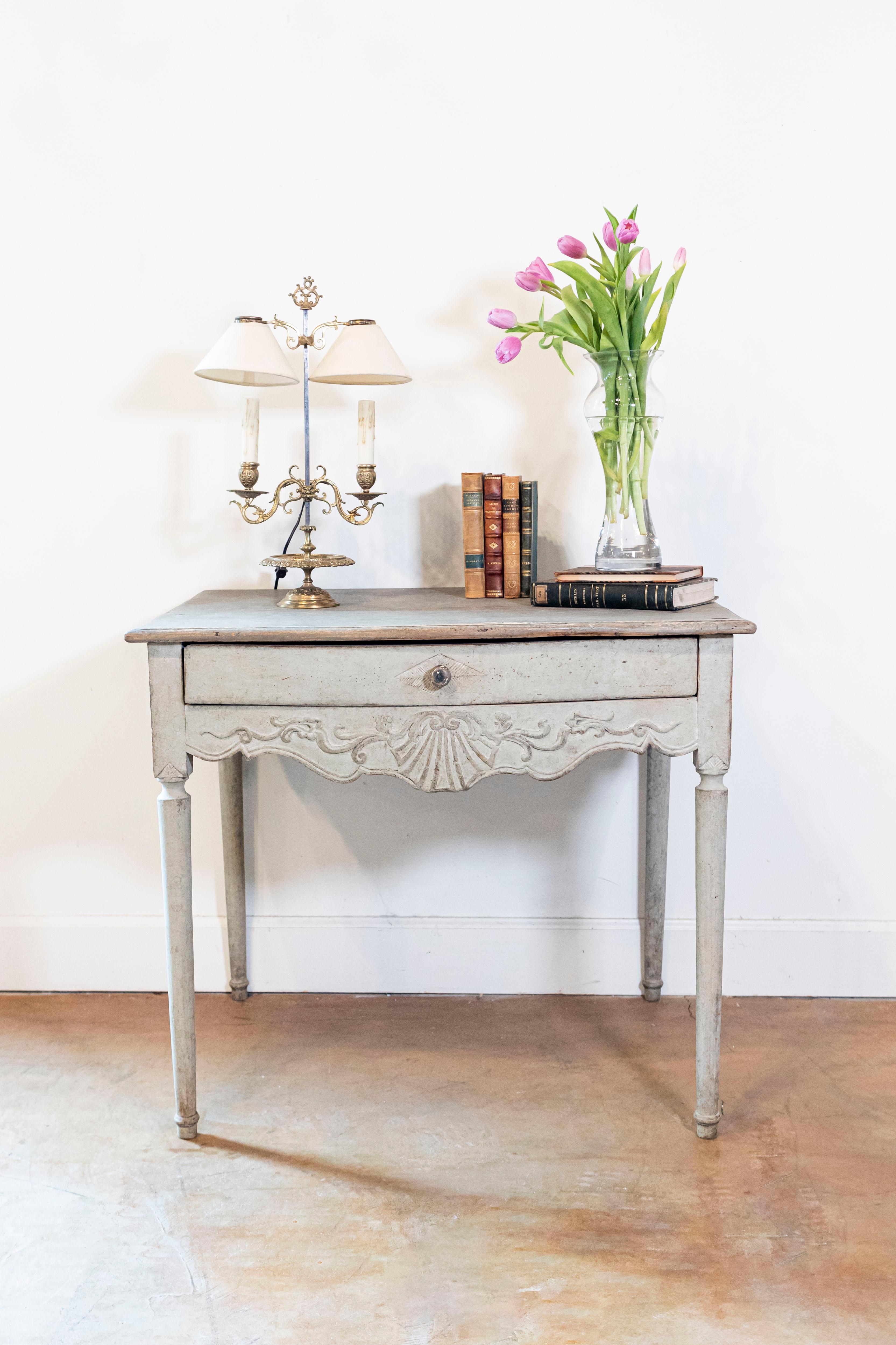 Swedish 1810s Period Gustavian Painted Side Table with Drawer and Carved Apron For Sale 6
