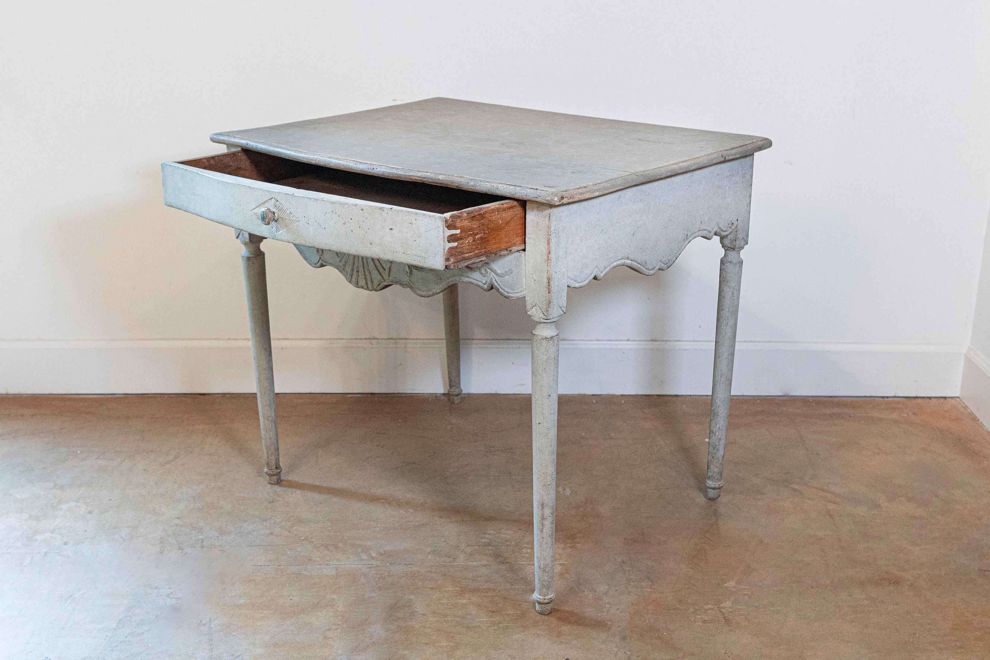 Swedish 1810s Period Gustavian Painted Side Table with Drawer and Carved Apron For Sale 1