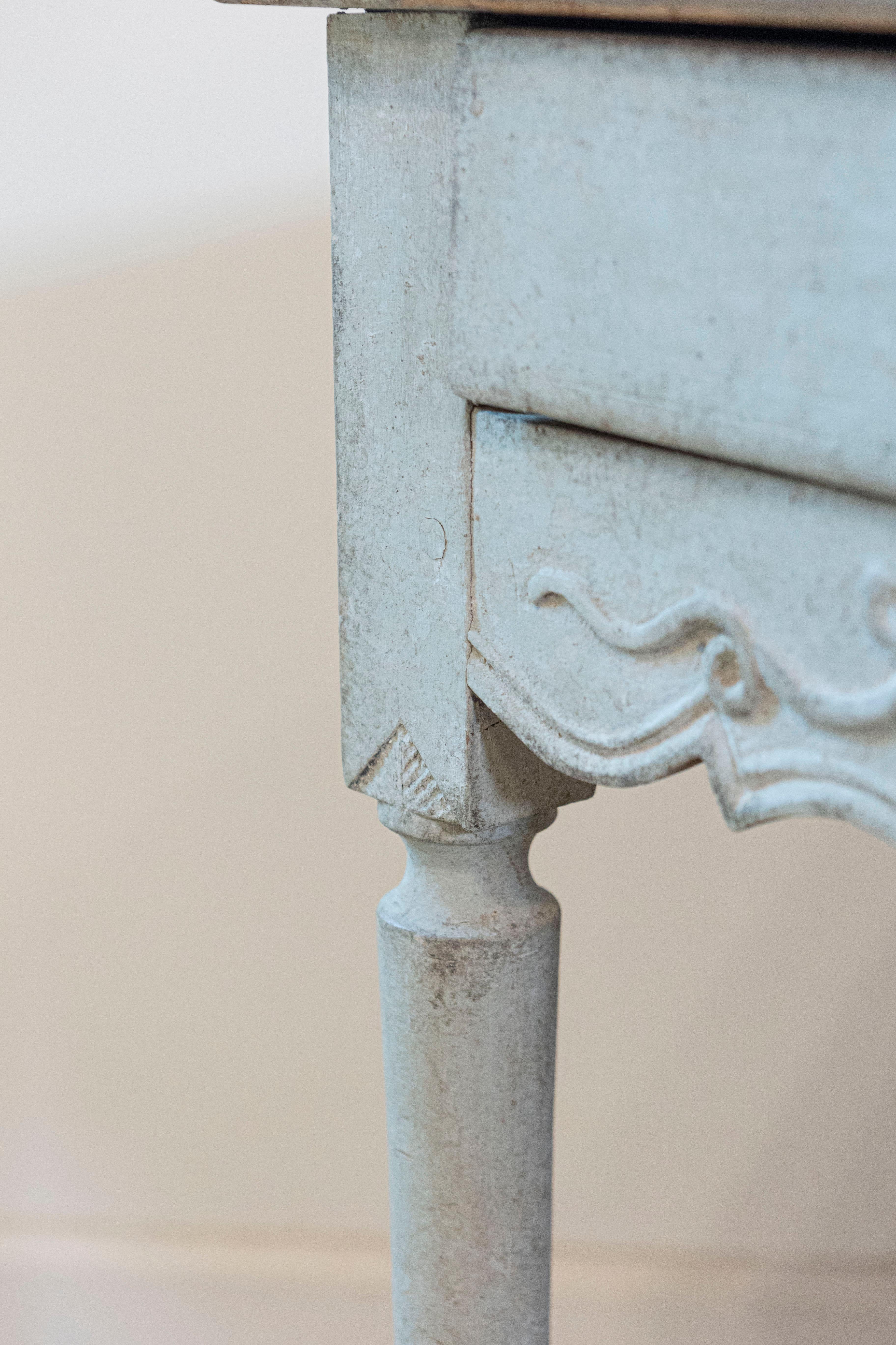Swedish 1810s Period Gustavian Painted Side Table with Drawer and Carved Apron For Sale 3