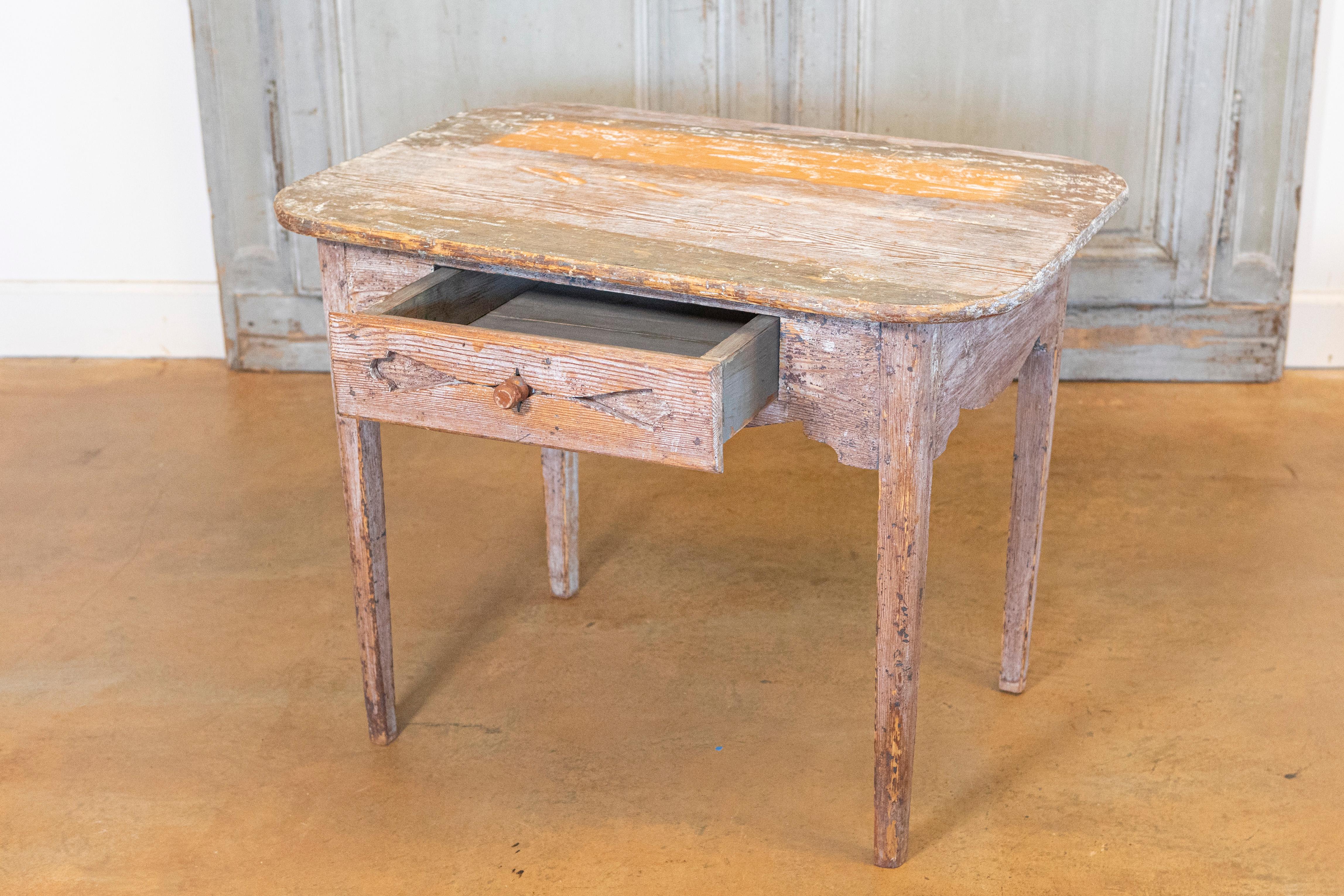 Swedish 1820s Side Table with Carved Drawer and Tapered Legs For Sale 1