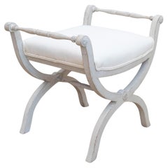 Sgabello svedese in stile impero del 1830 dipinto e imbottito con bracci a fuso