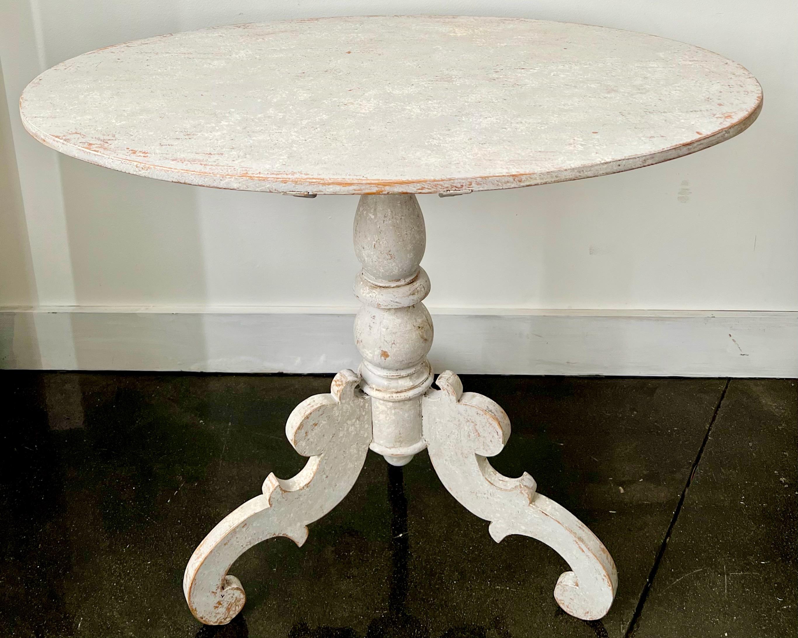 A charming large pedestal table with oval top and turned base supported by intricately carved scrolling legs in Gustavian style.
Could be use as a small breakfast table
Värmland, Sweden, circa 1840-1850.