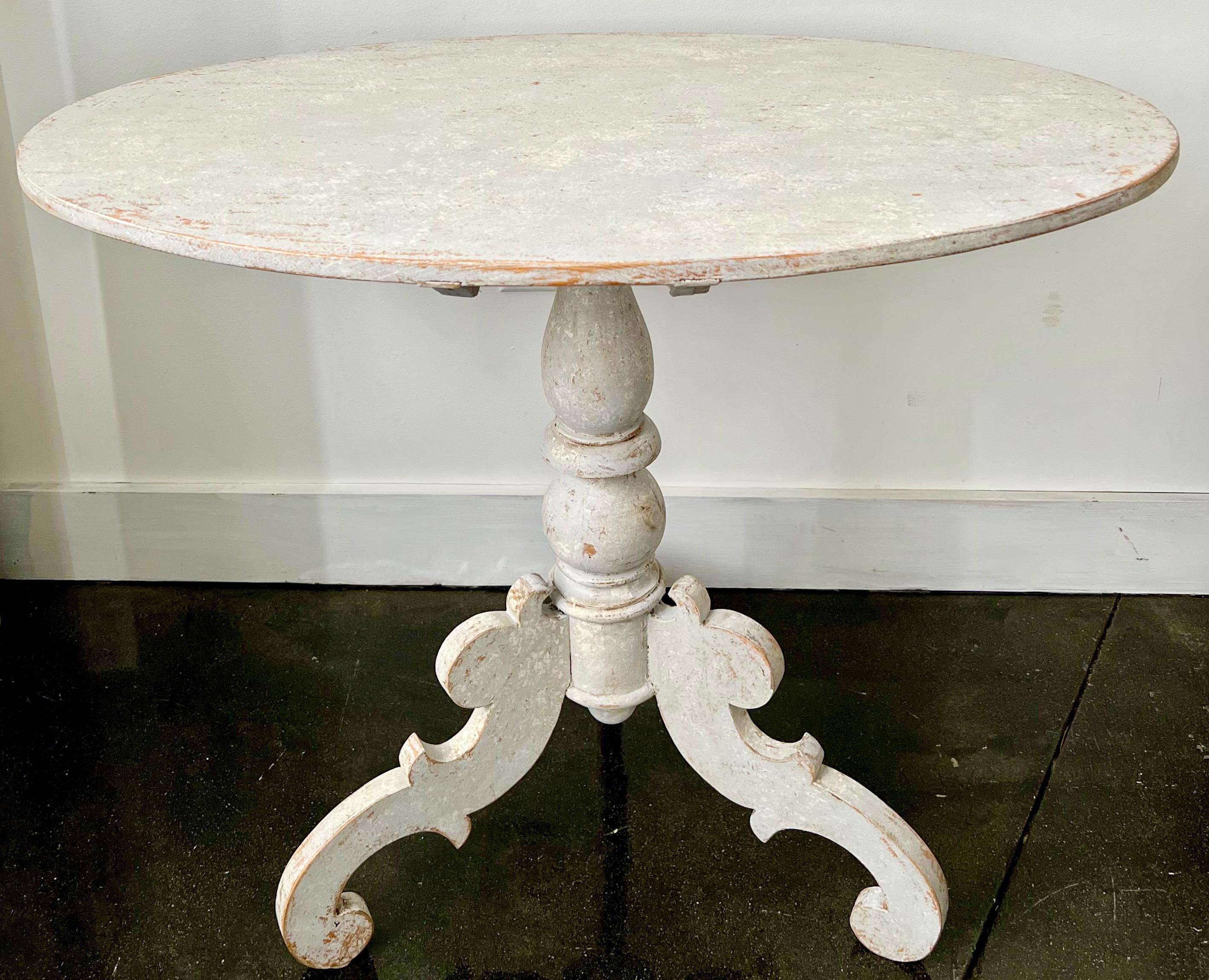 Swedish 1840’s Painted Wood Large Table with Oval Top and Pedestal Base In Good Condition For Sale In Charleston, SC