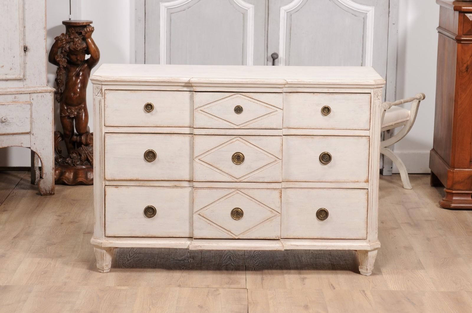 Swedish 1850s Creamy Gray Painted Chest From Dalarna with Carved Diamond Motifs For Sale 8