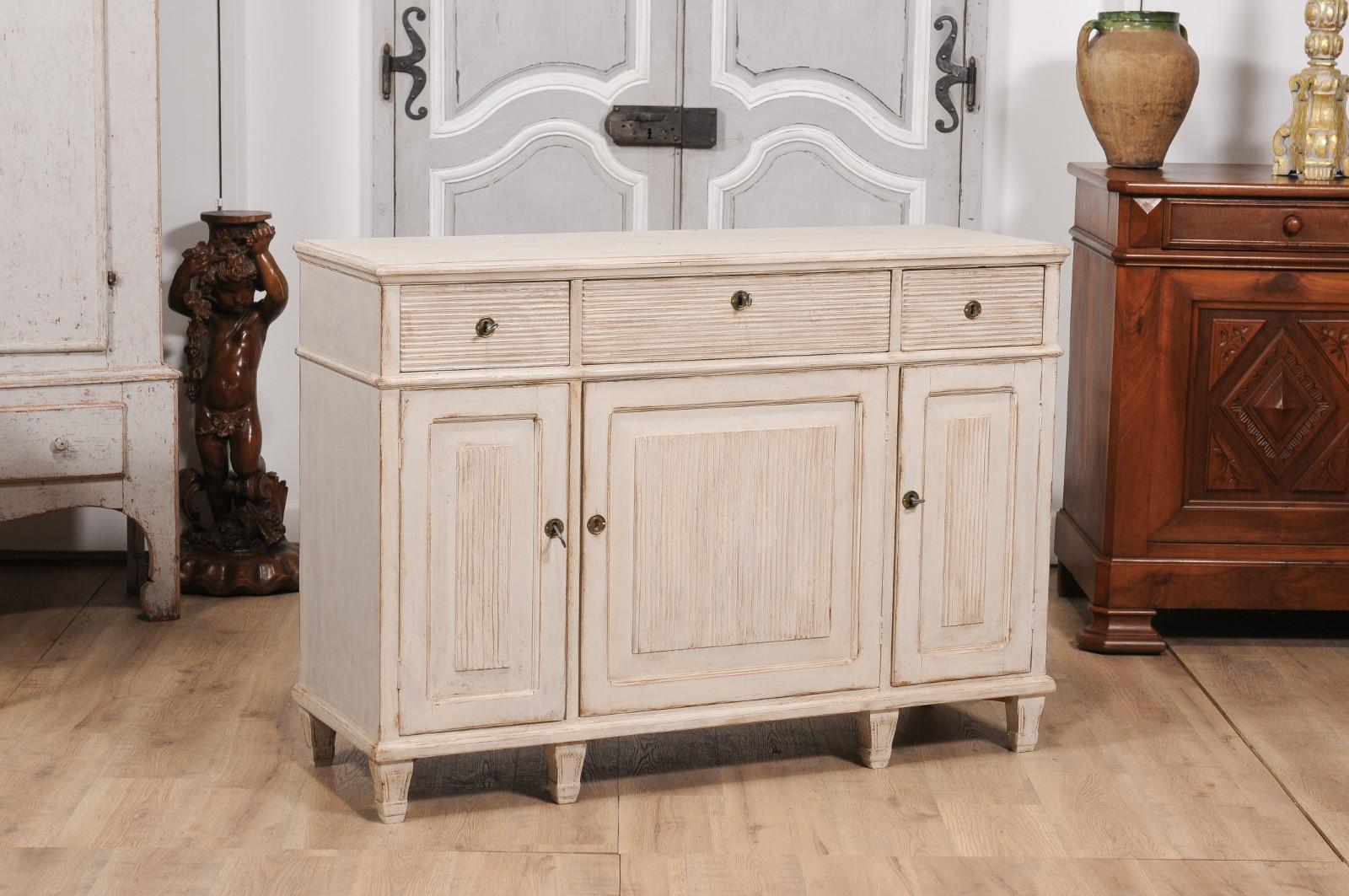 Gustavian Swedish 1860s Creamy Gray Painted Sideboard with Reeded Doors and Drawers For Sale