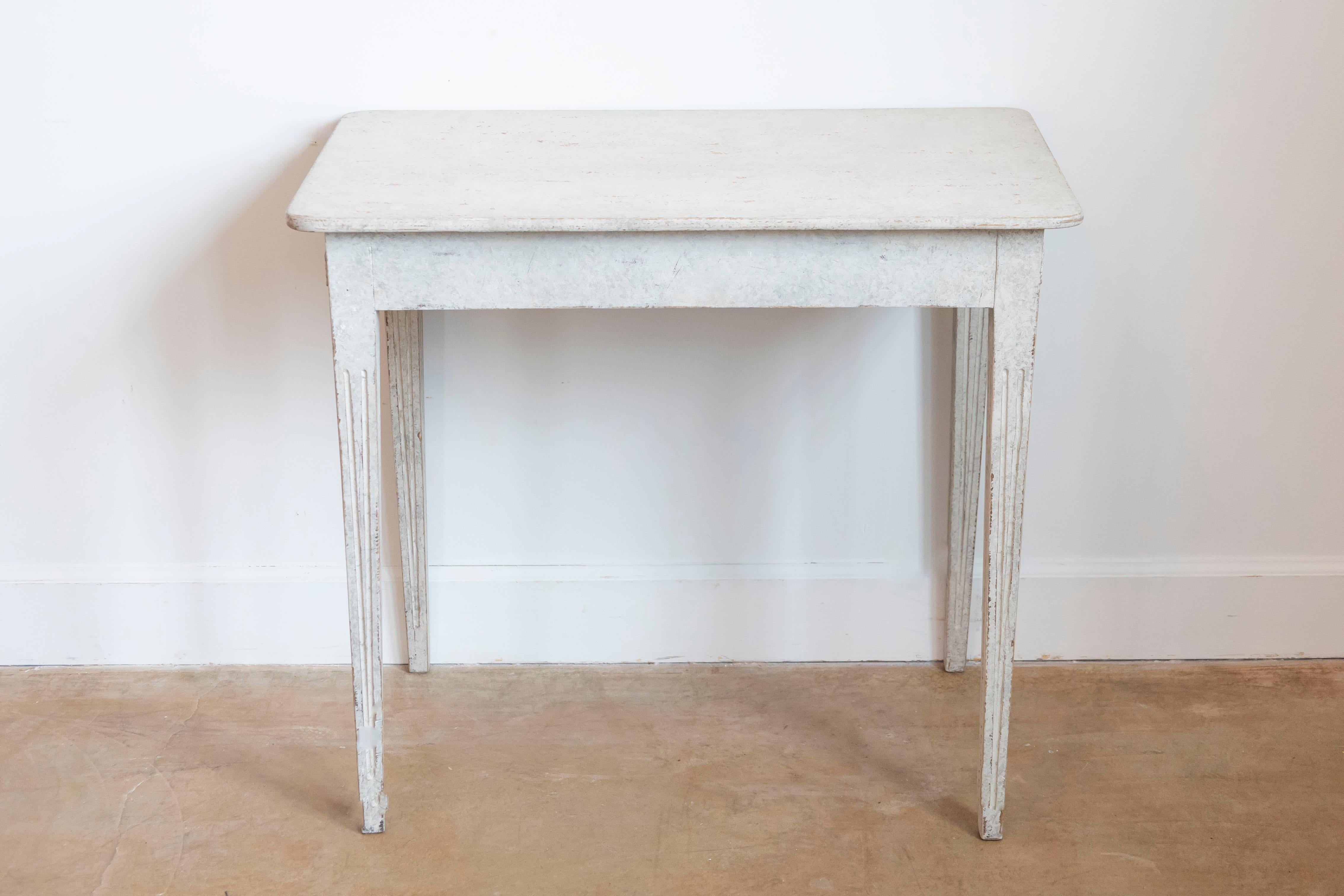 Swedish 1860s Gustavian Style Painted Console Table with Carved Floral Décor Bon état - En vente à Atlanta, GA