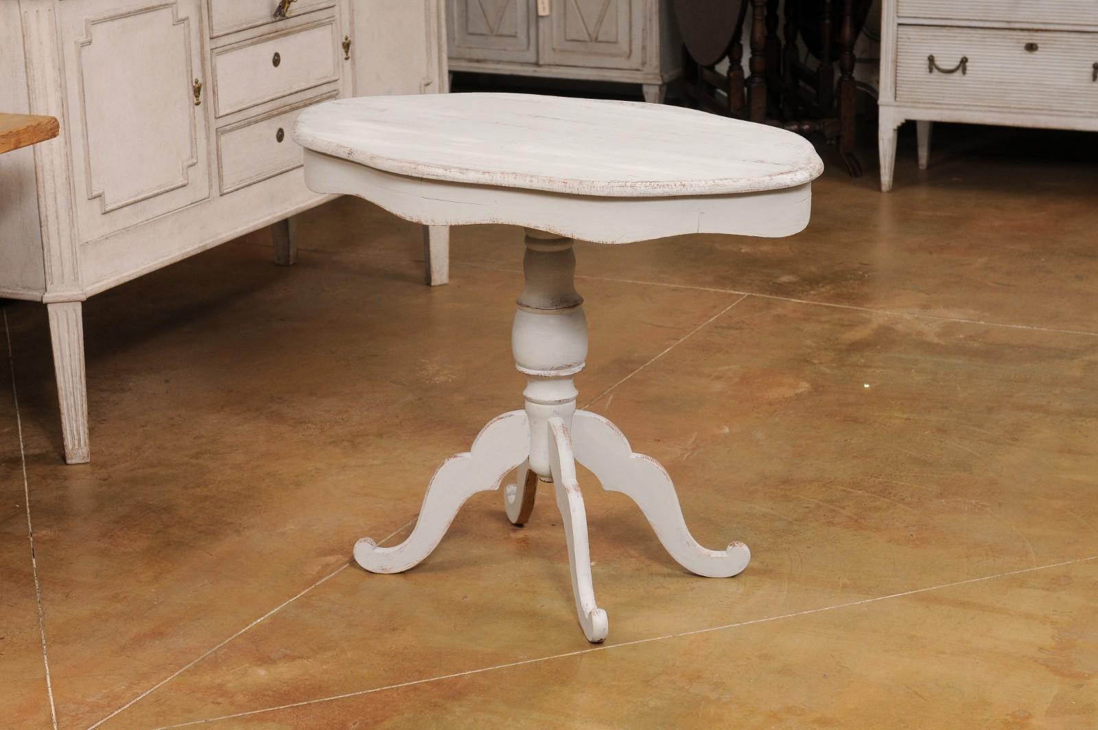 Swedish 1860s Painted Oval Pedestal Table with Carved Apron and Quadripod Base For Sale 7