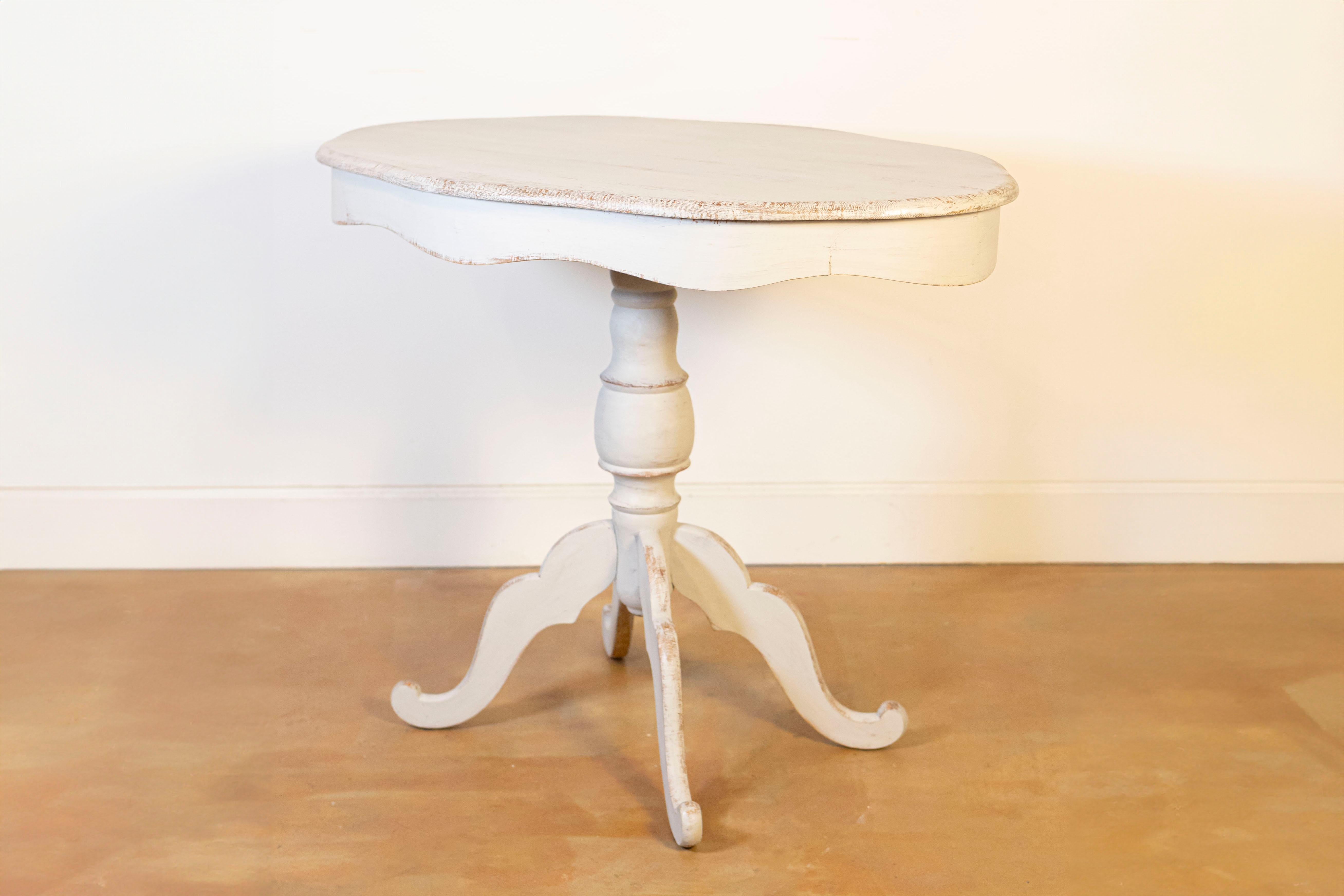 Swedish 1860s Painted Oval Pedestal Table with Carved Apron and Quadripod Base In Good Condition For Sale In Atlanta, GA