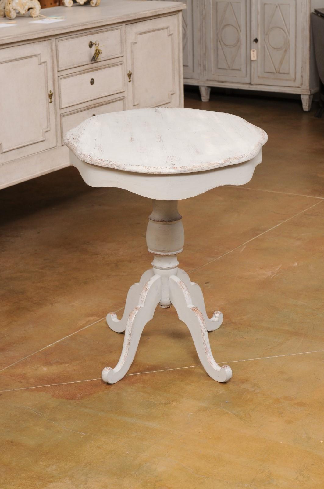 Swedish 1860s Painted Oval Pedestal Table with Carved Apron and Quadripod Base For Sale 2