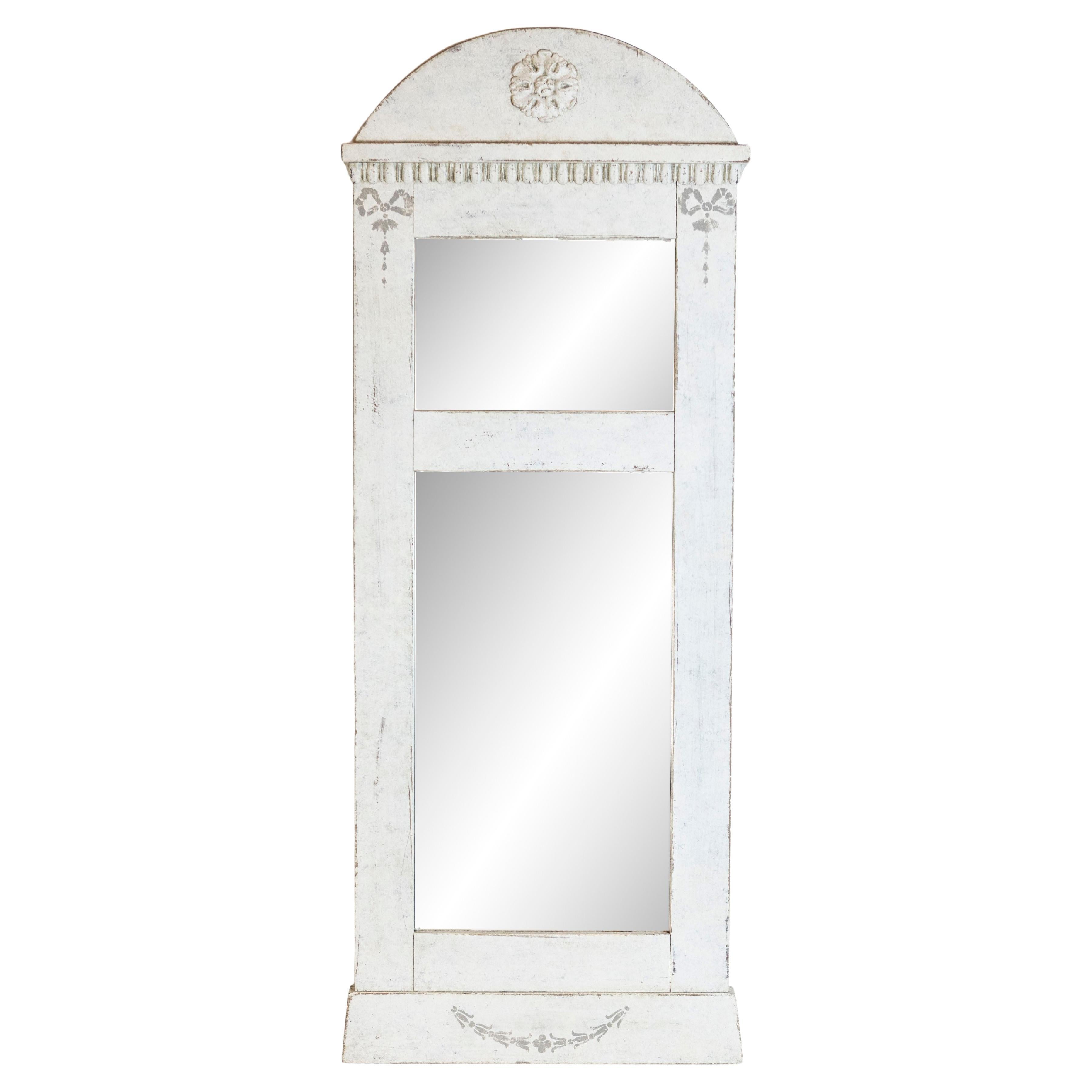 Swedish 1880s Gray Painted Wall Mirror with Carved Rosettes and Ribbons For Sale