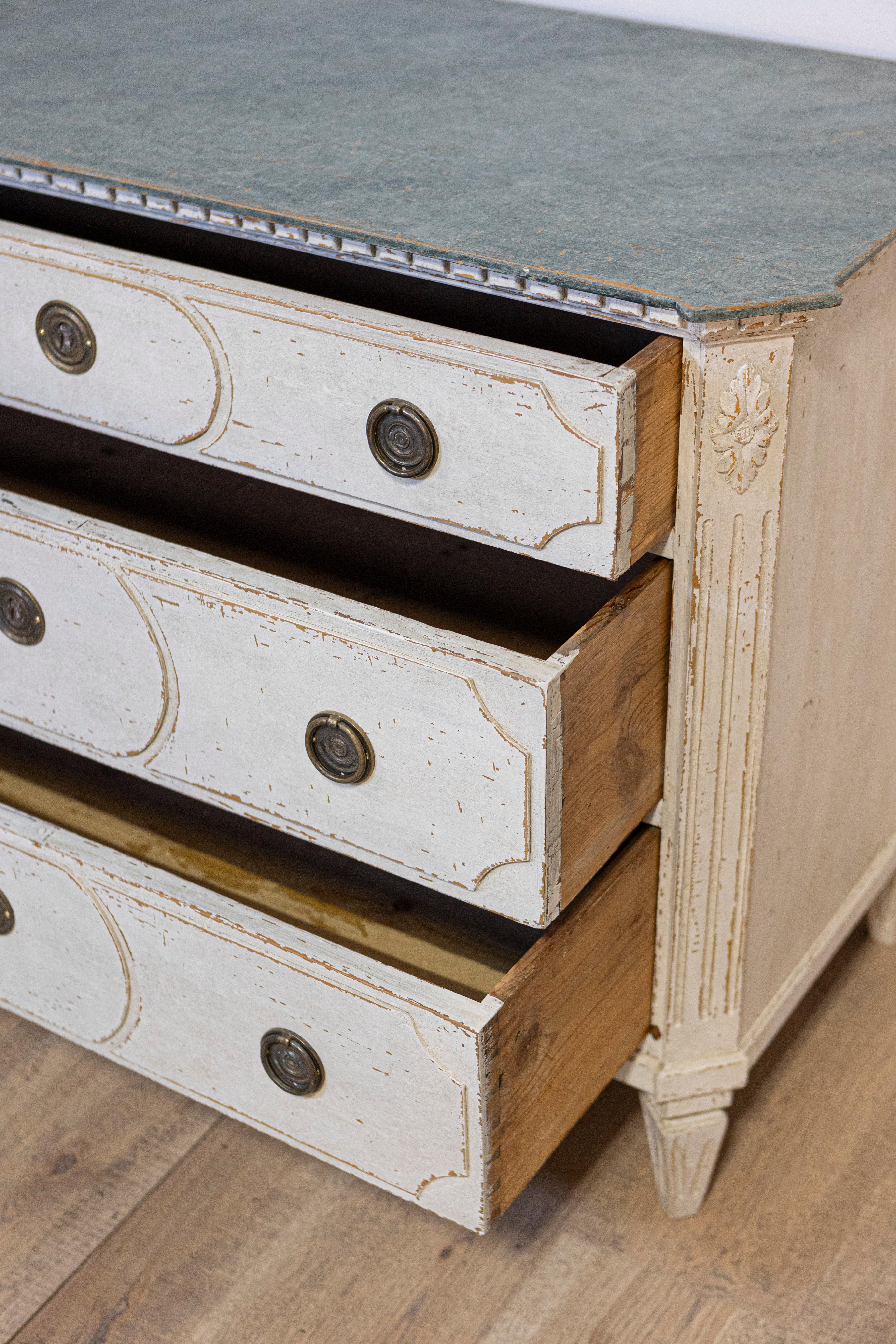 Swedish 1880s Gustavian Style Off White Painted Commode with Marbleized Top For Sale 4