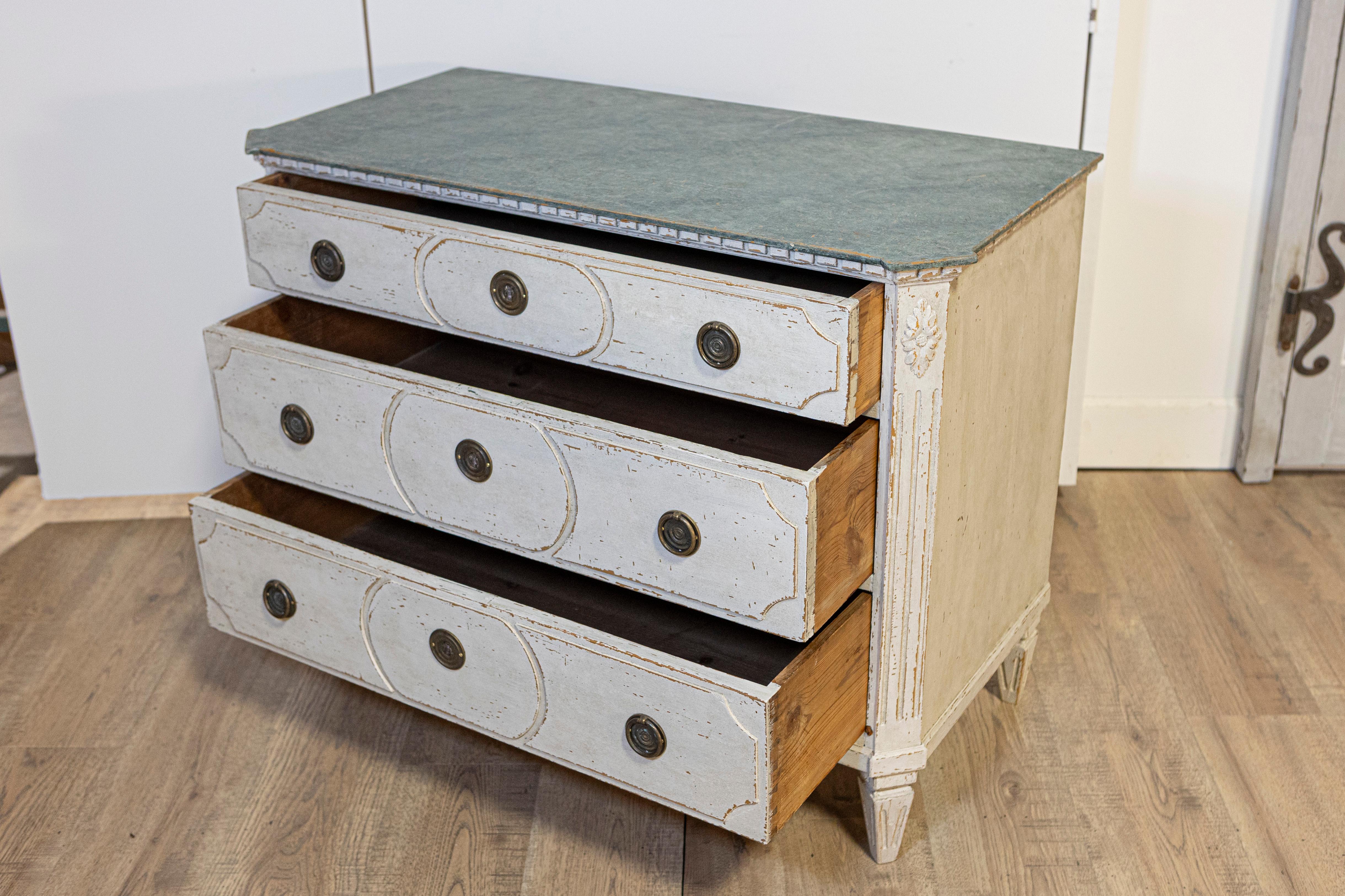 Swedish 1880s Gustavian Style Off White Painted Commode with Marbleized Top For Sale 5