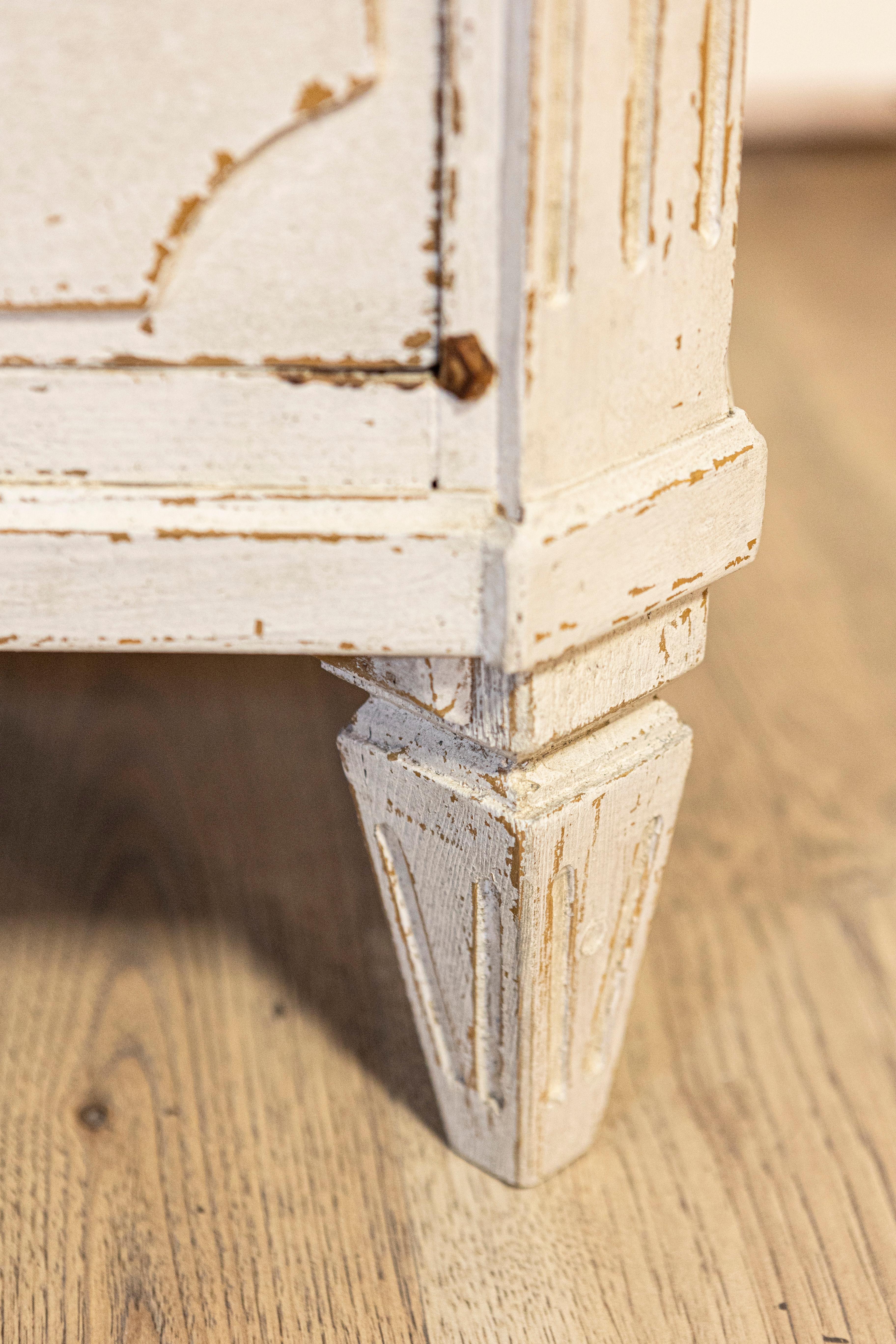Swedish 1880s Gustavian Style Off White Painted Commode with Marbleized Top For Sale 12