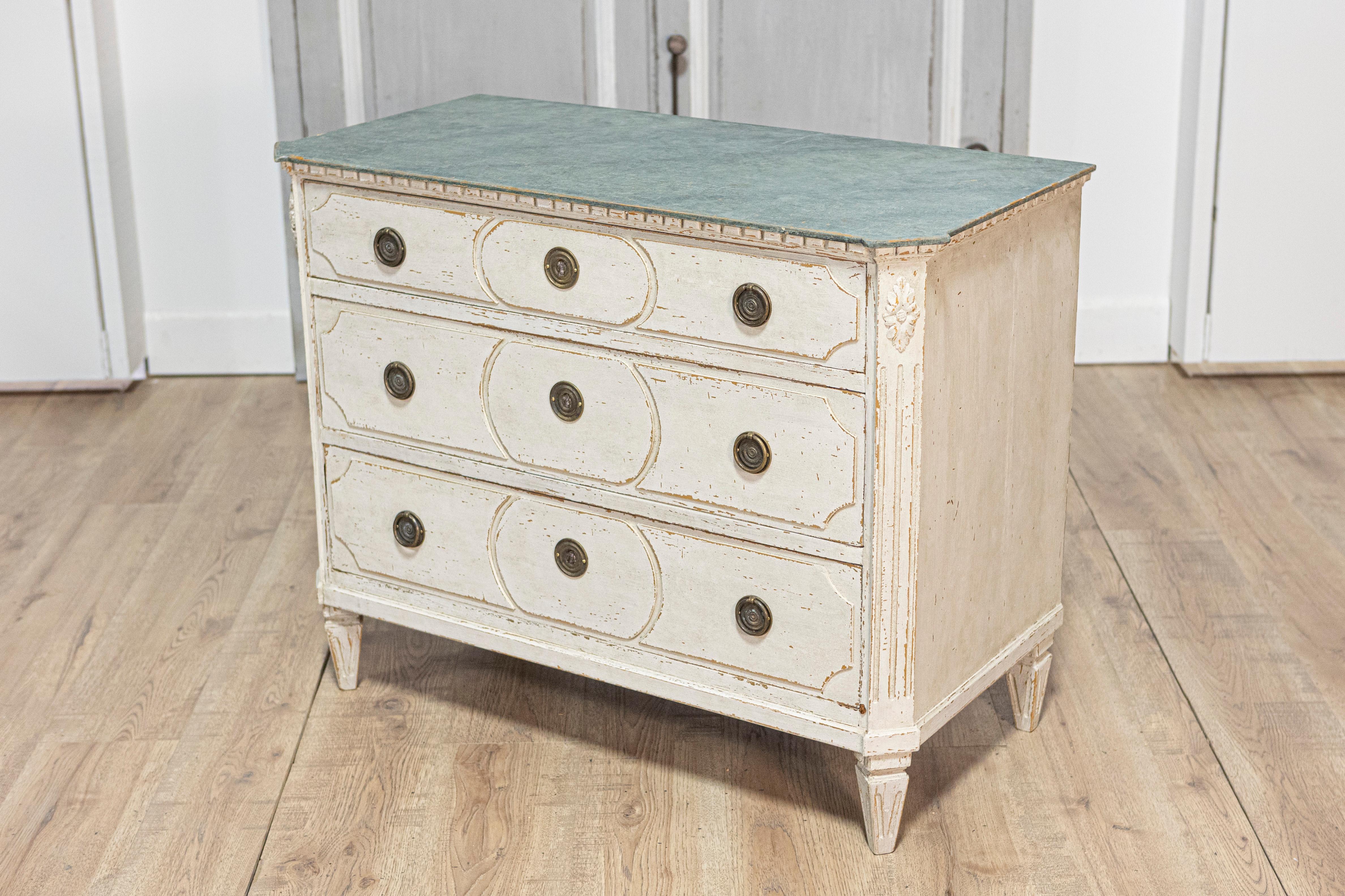 Swedish 1880s Gustavian Style Off White Painted Commode with Marbleized Top In Good Condition For Sale In Atlanta, GA
