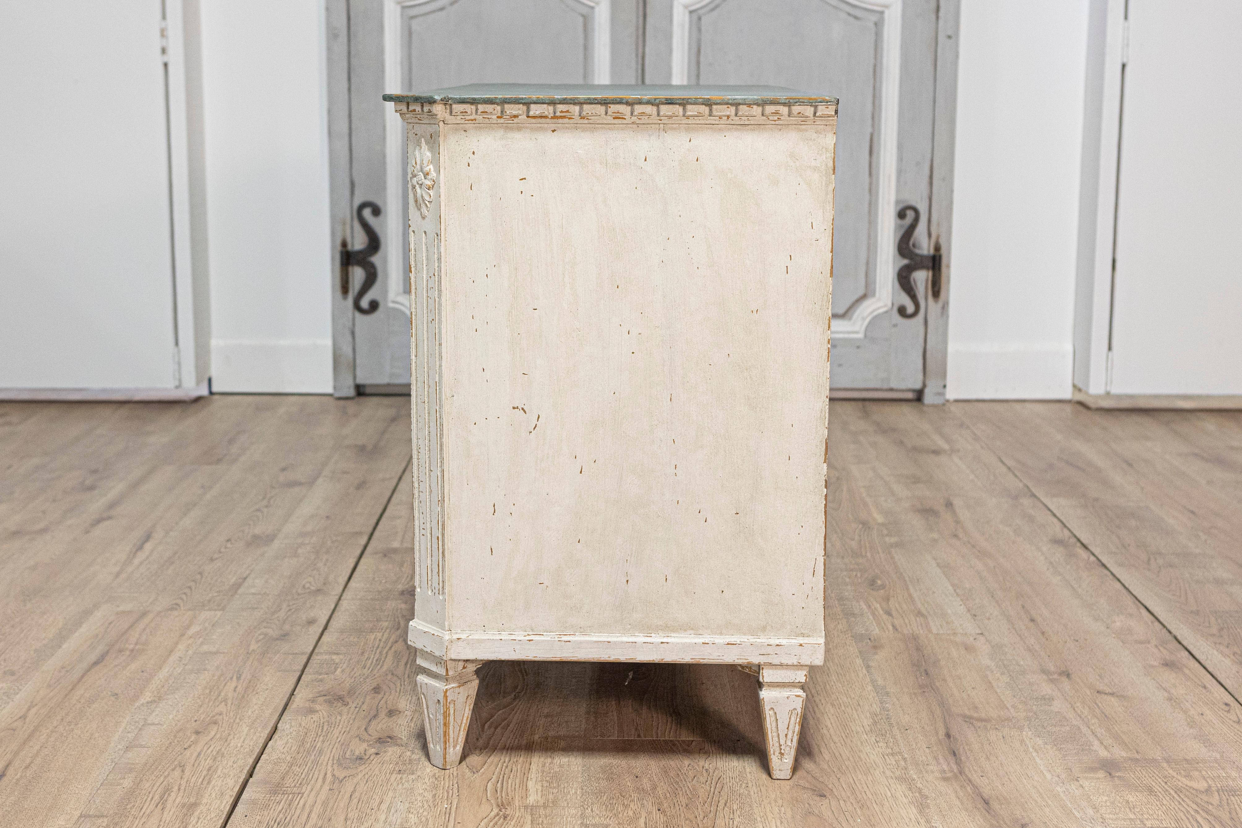 Swedish 1880s Gustavian Style Off White Painted Commode with Marbleized Top For Sale 1